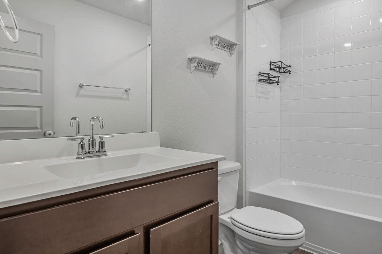 204 Big Sandy Creek Dr, Hutto, TX 78634