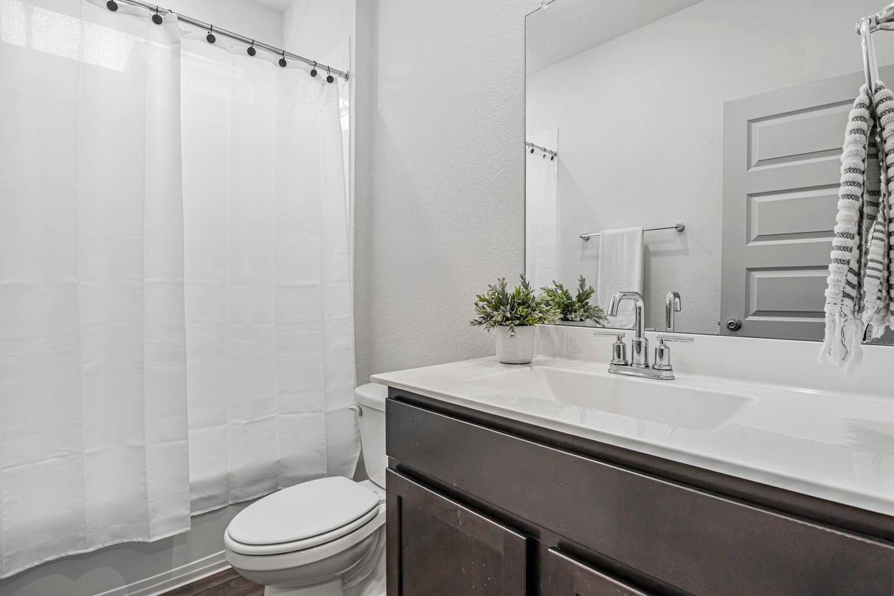 204 Big Sandy Creek Dr, Hutto, TX 78634