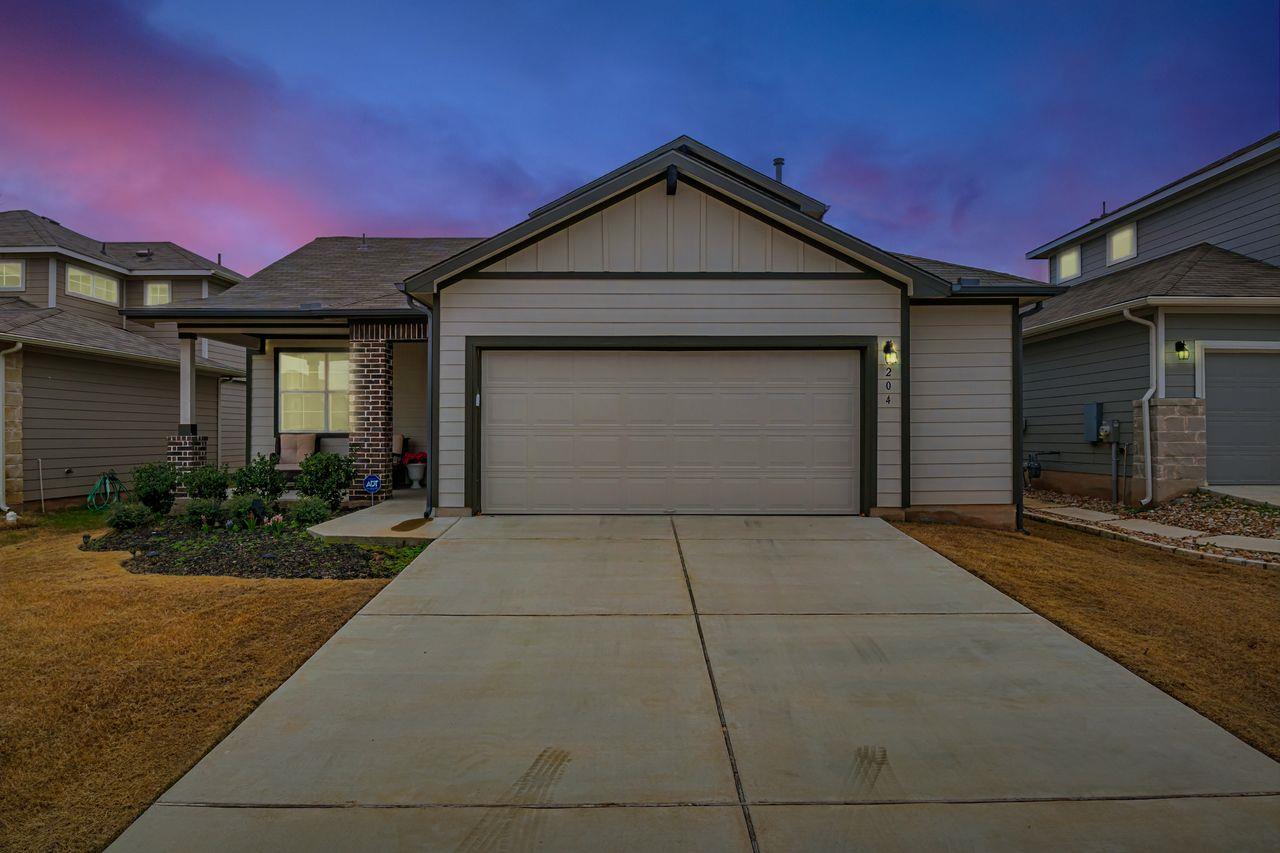 204 Big Sandy Creek Dr, Hutto, TX 78634