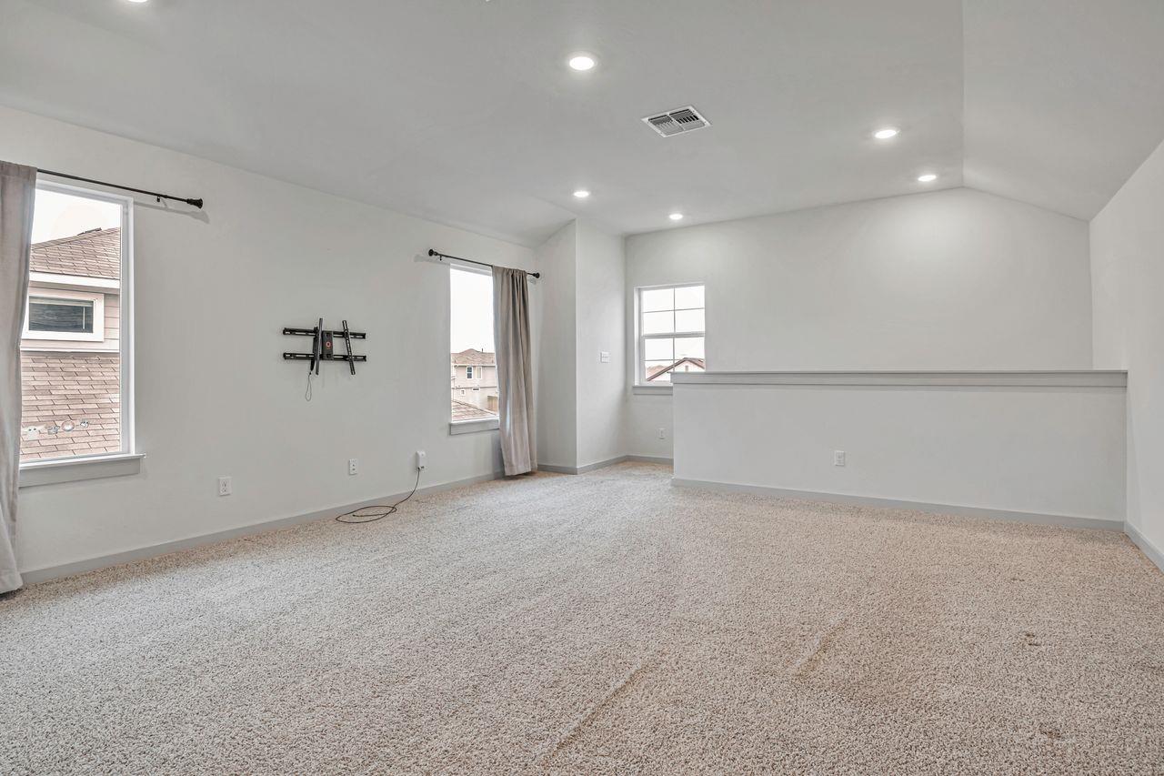 204 Big Sandy Creek Dr, Hutto, TX 78634