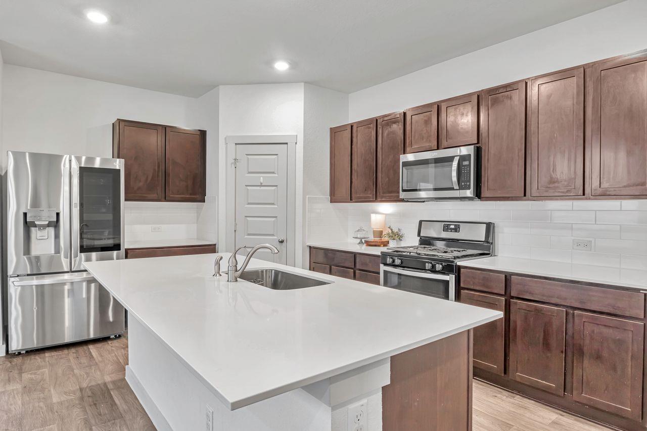 204 Big Sandy Creek Dr, Hutto, TX 78634