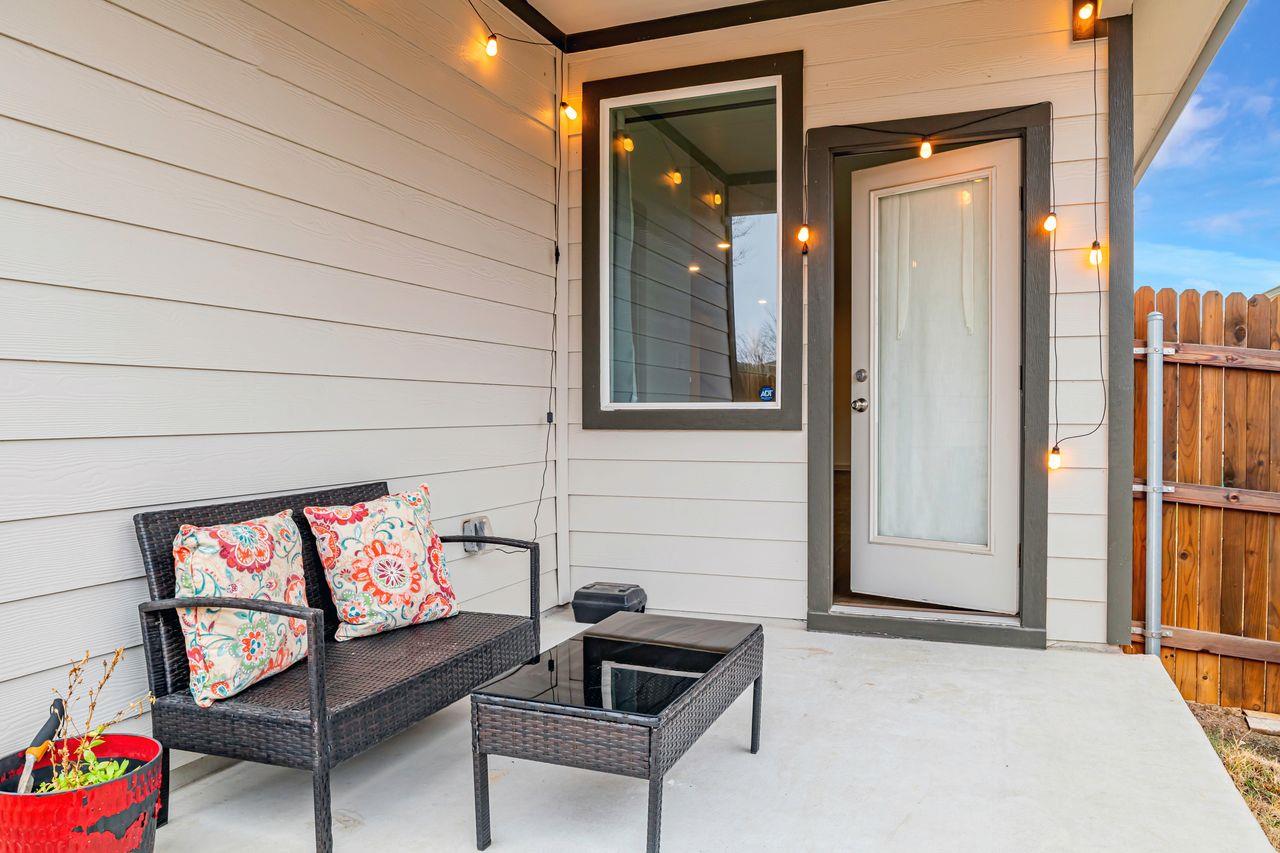 204 Big Sandy Creek Dr, Hutto, TX 78634