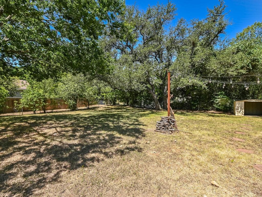 8300 Dixon Dr, Austin, TX 78745