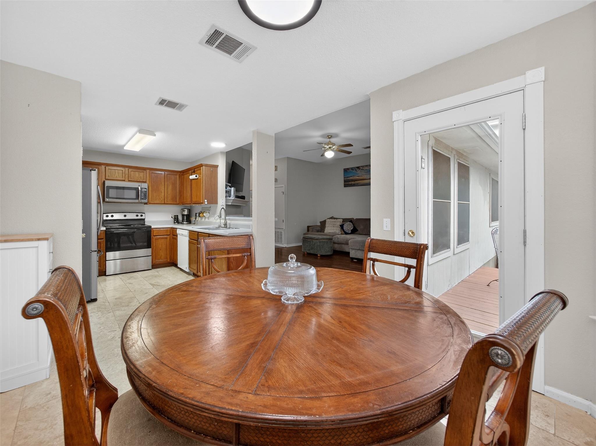 103 Songbird Ct, Cedar Creek, TX 78612