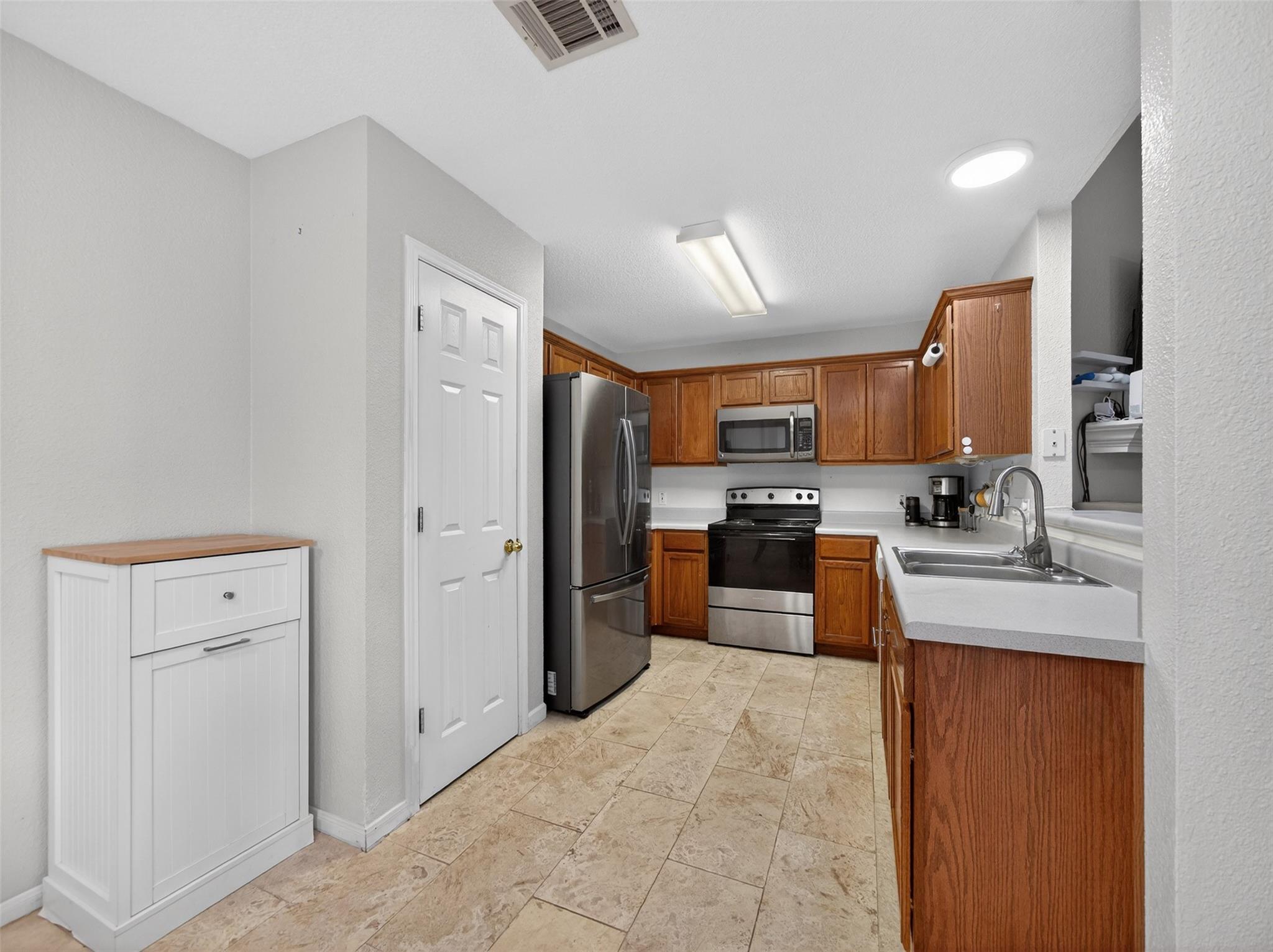 103 Songbird Ct, Cedar Creek, TX 78612