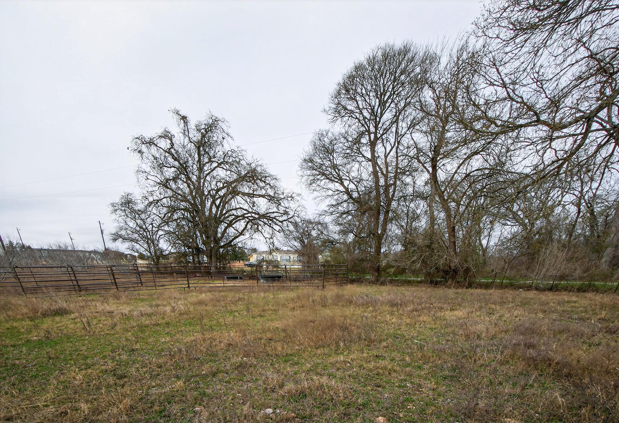 701 Old Colony Line Rd, Dale, TX 78616