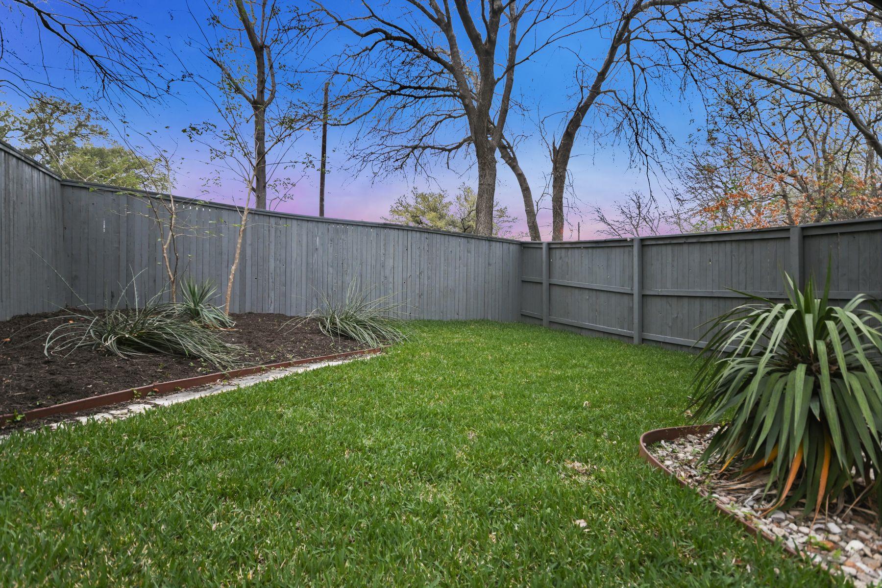 2206 Schriber St # B, Austin, TX 78704