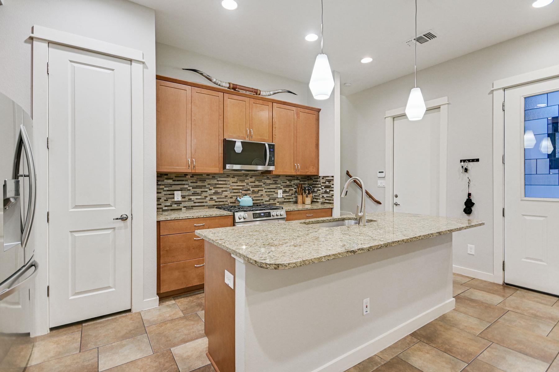 2206 Schriber St # B, Austin, TX 78704