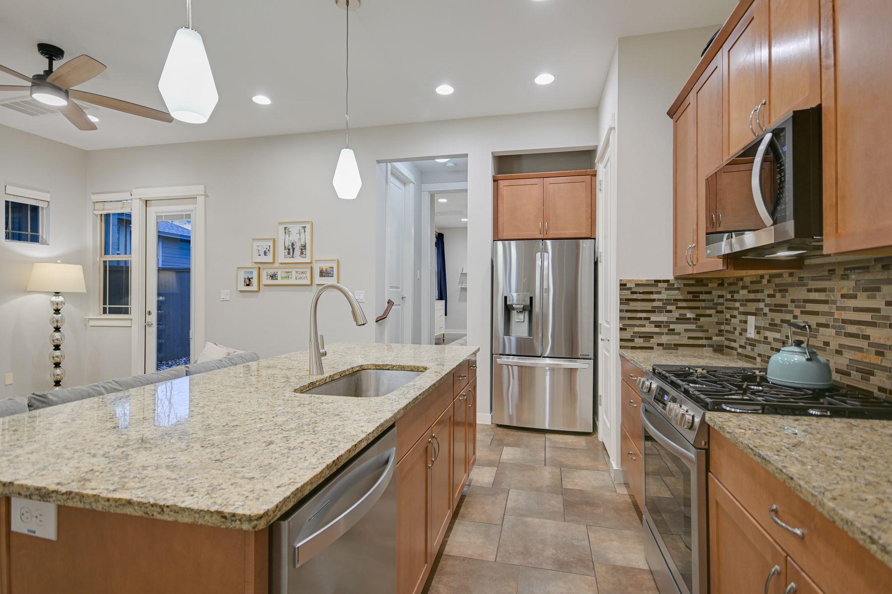 2206 Schriber St # B, Austin, TX 78704