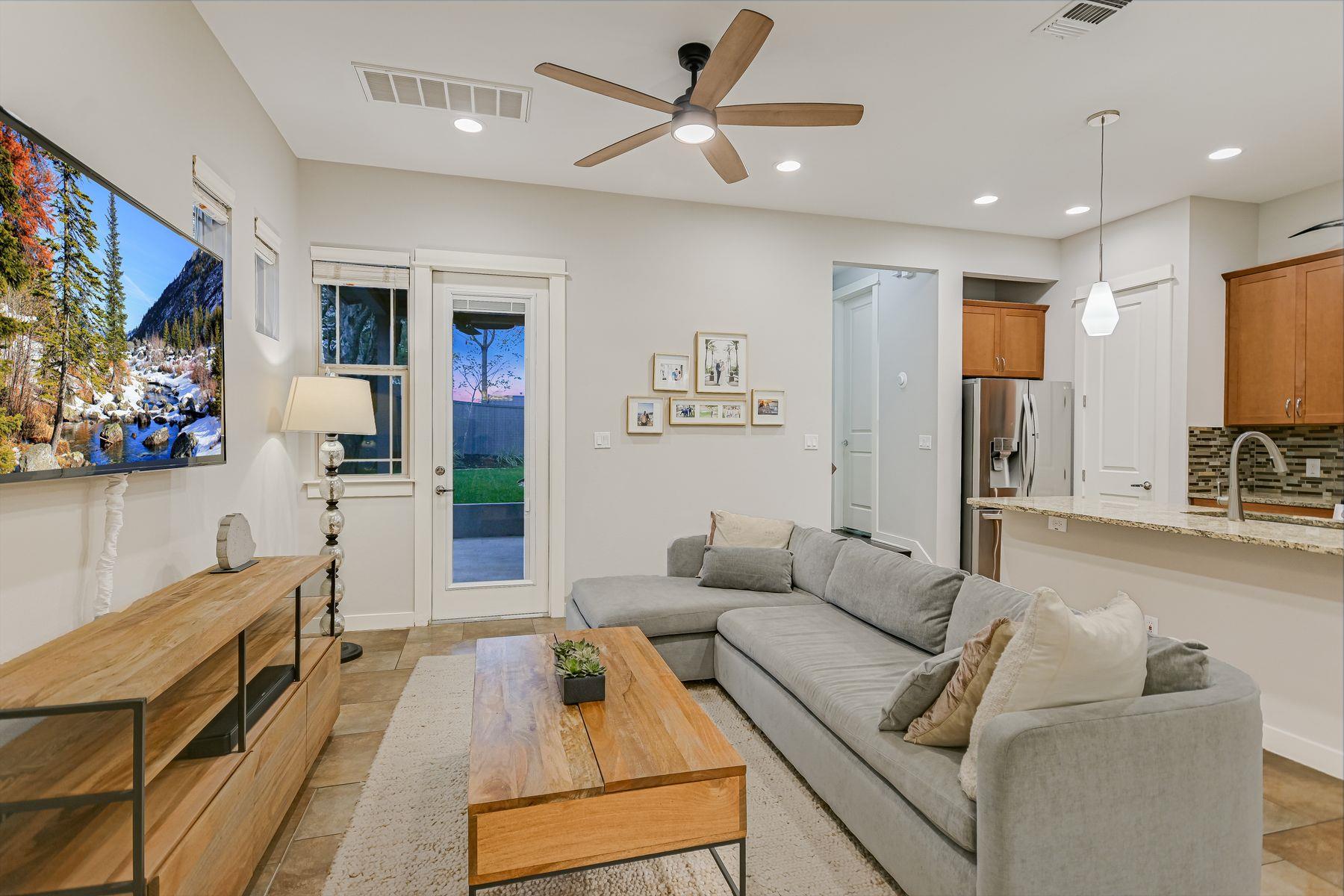 2206 Schriber St # B, Austin, TX 78704