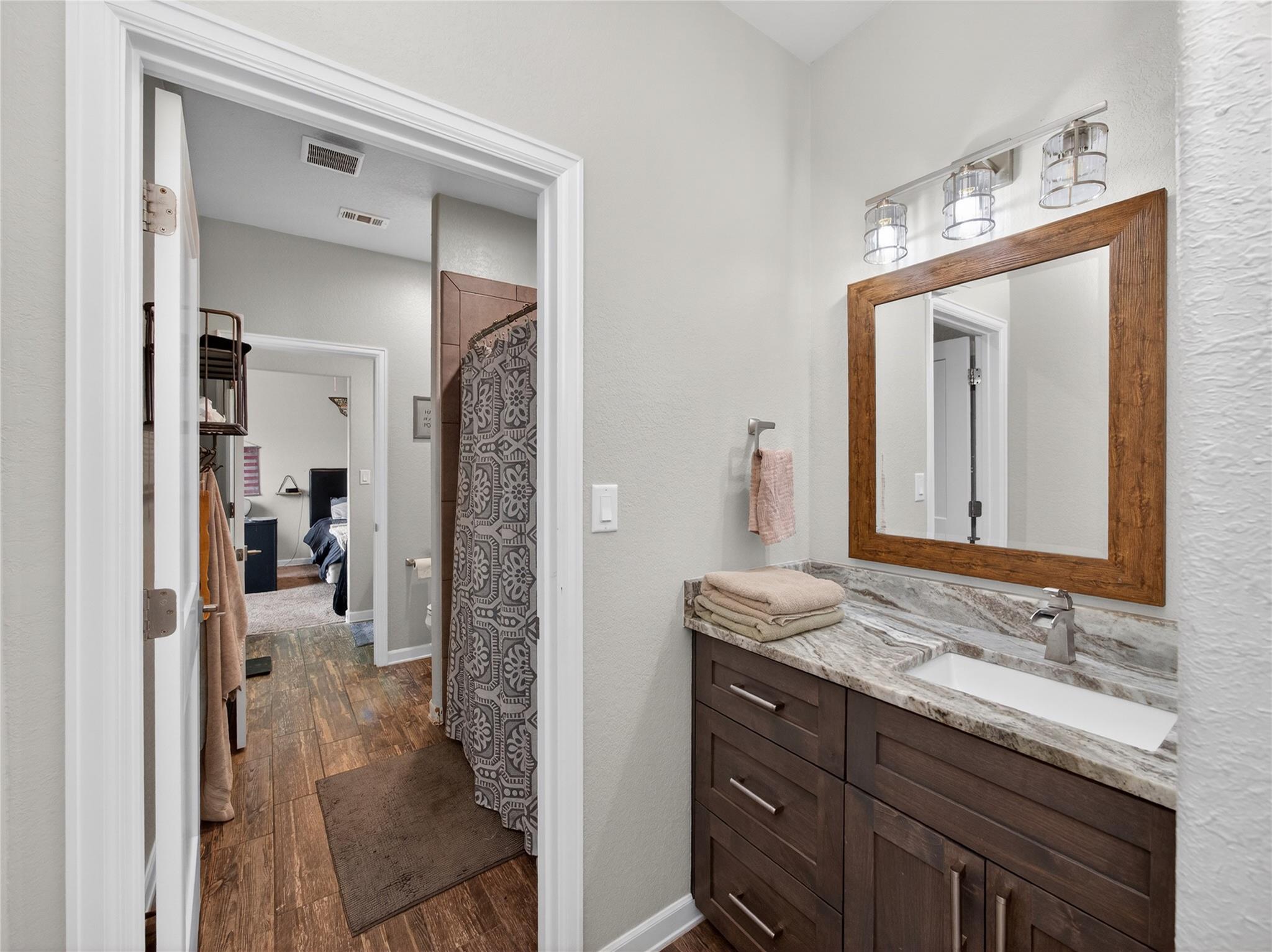 494 Flash Cir, Luling, TX 78648