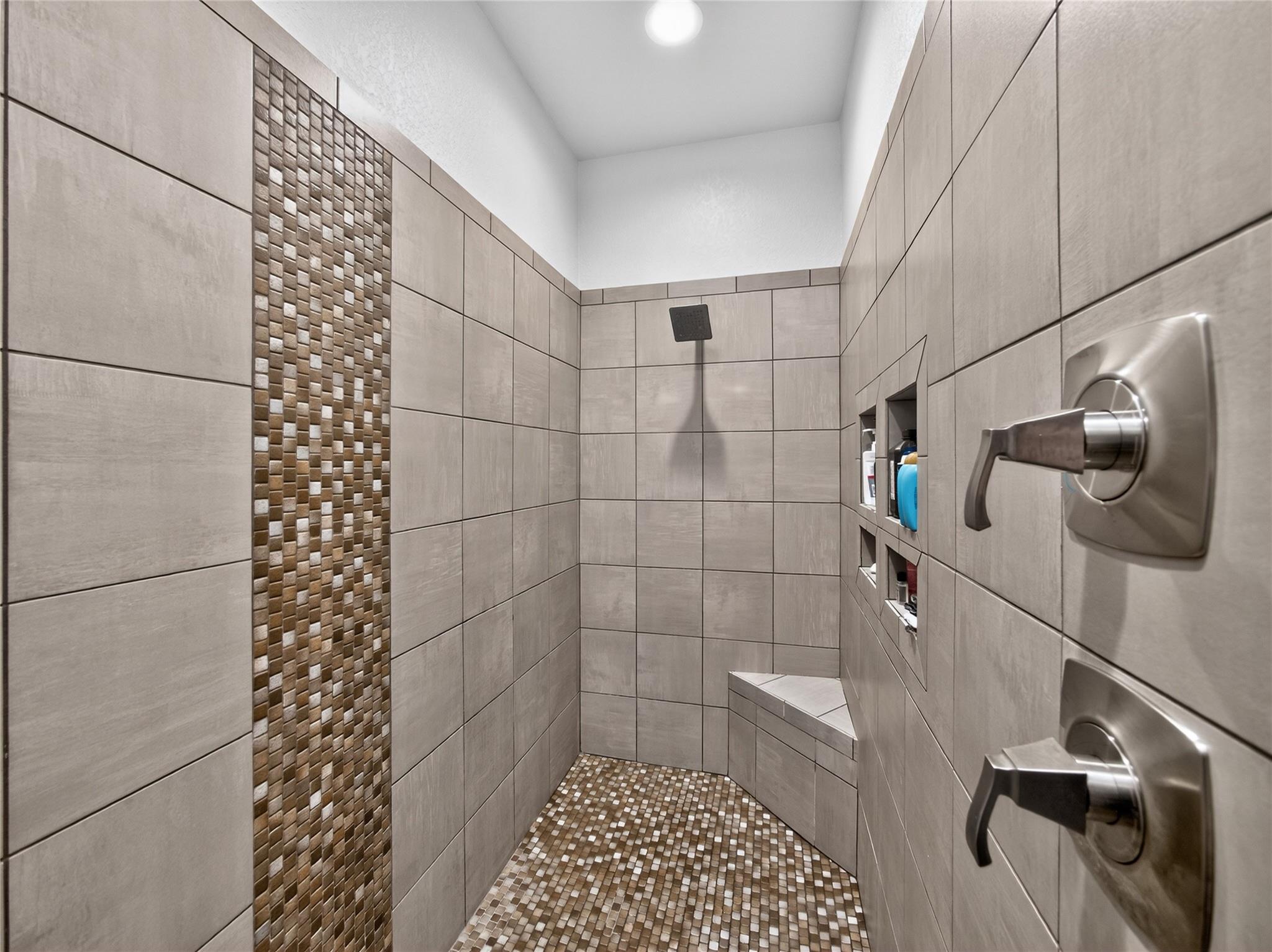 494 Flash Cir, Luling, TX 78648