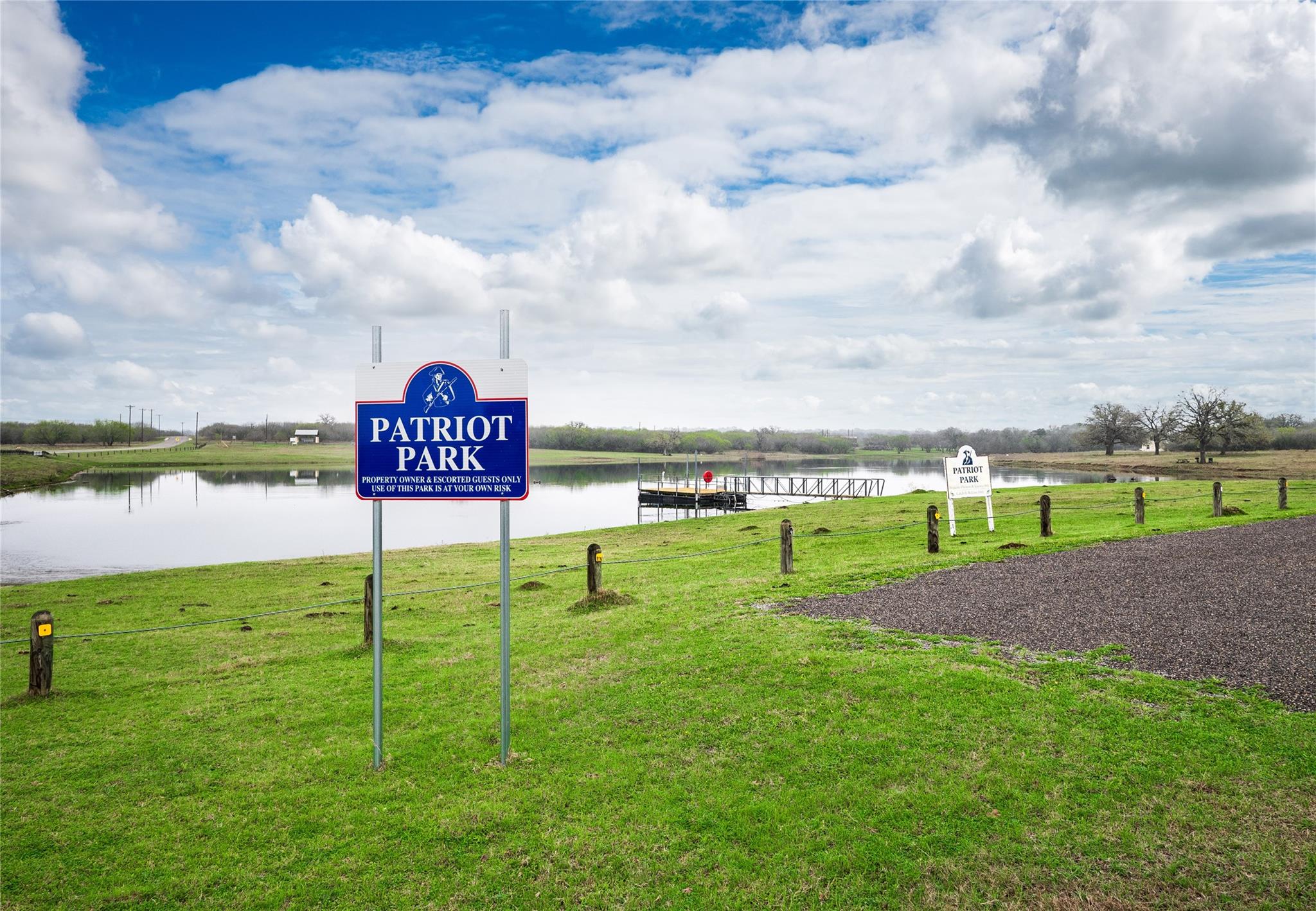 494 Flash Cir, Luling, TX 78648