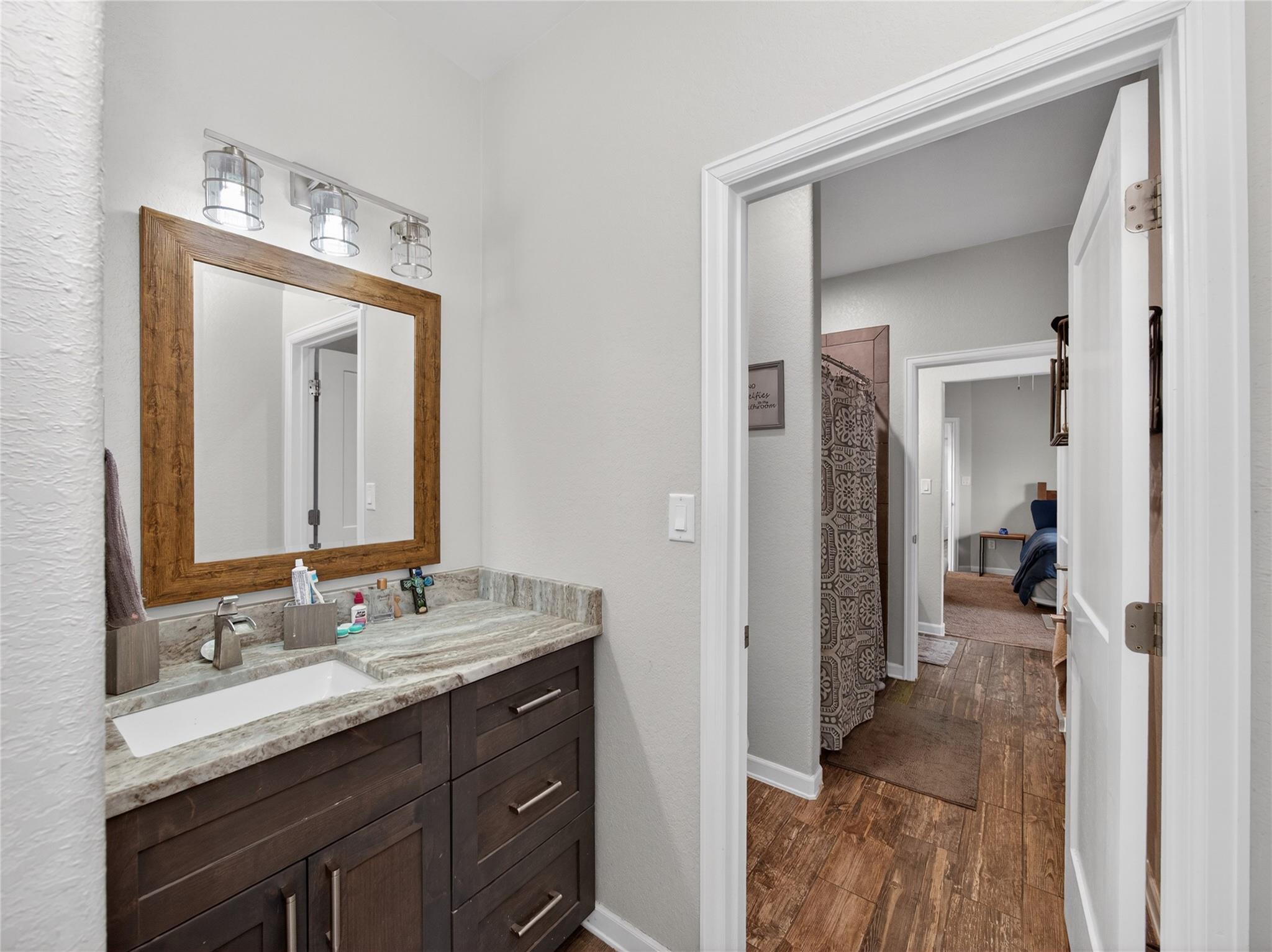 494 Flash Cir, Luling, TX 78648