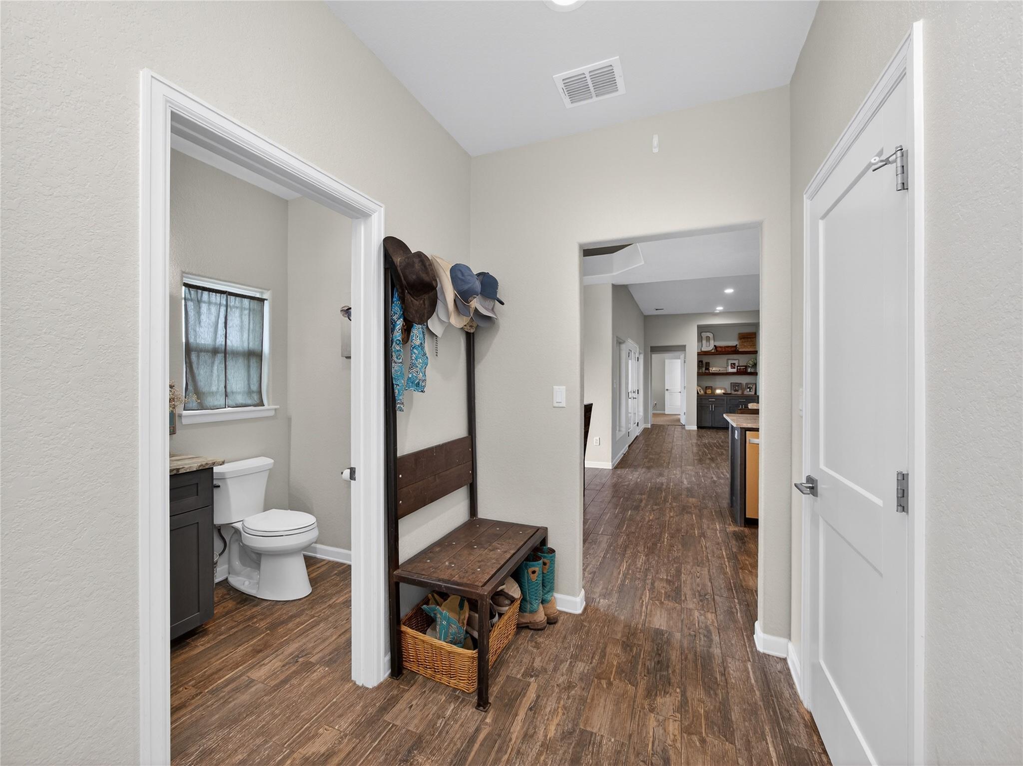 494 Flash Cir, Luling, TX 78648