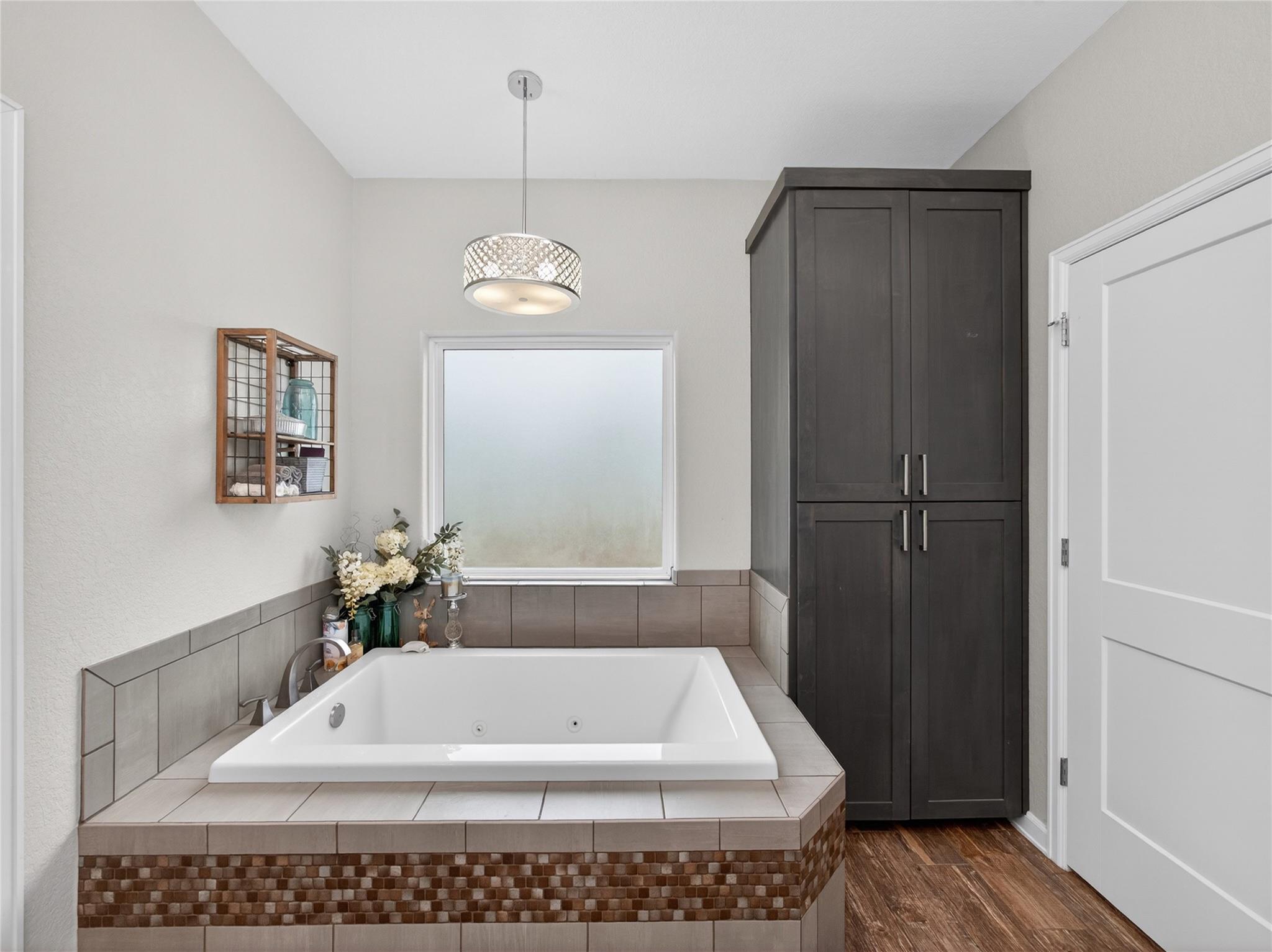 494 Flash Cir, Luling, TX 78648