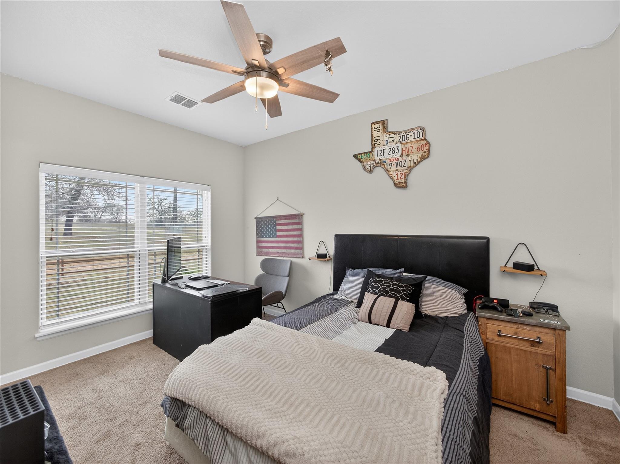 494 Flash Cir, Luling, TX 78648