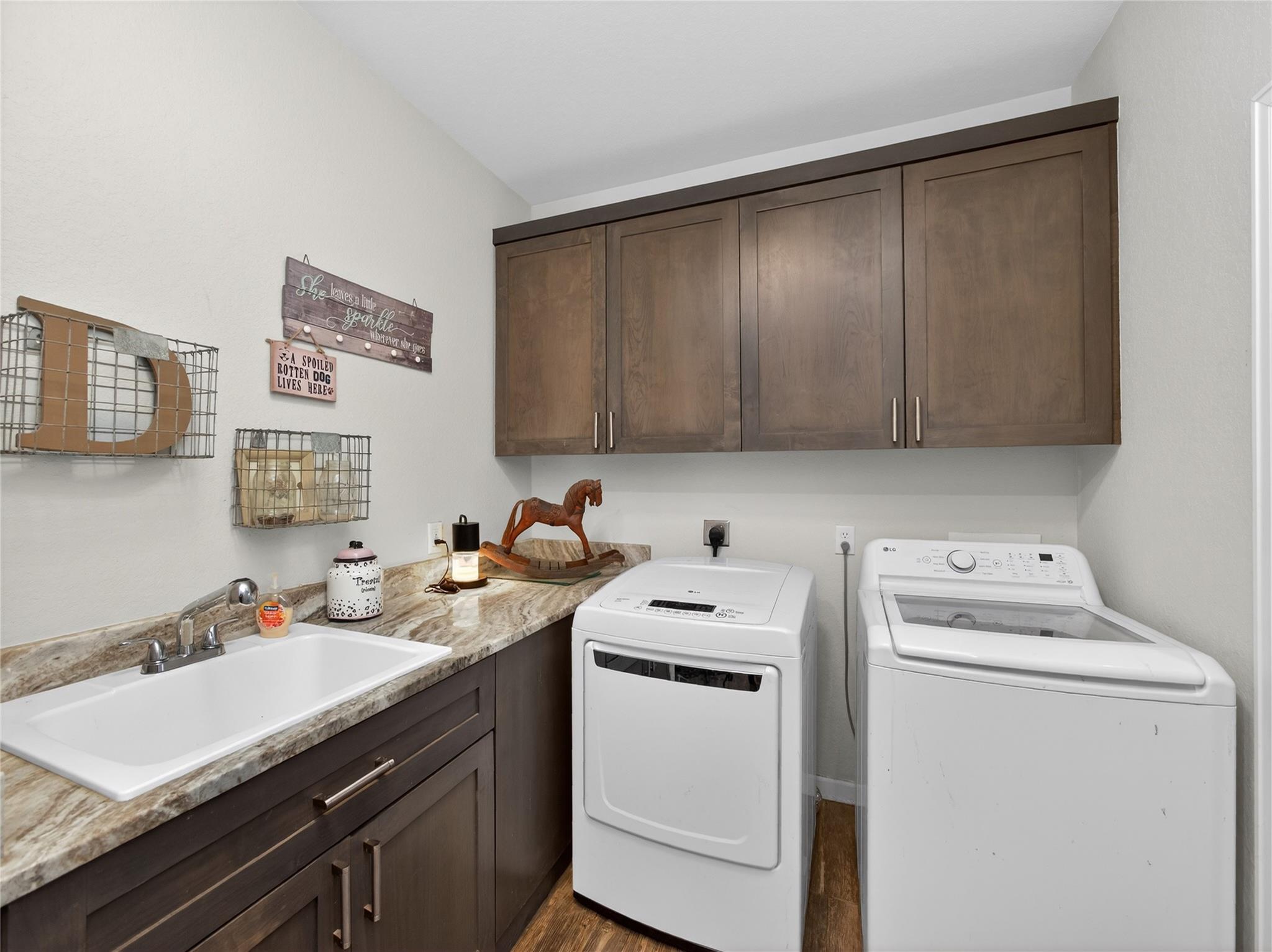 494 Flash Cir, Luling, TX 78648