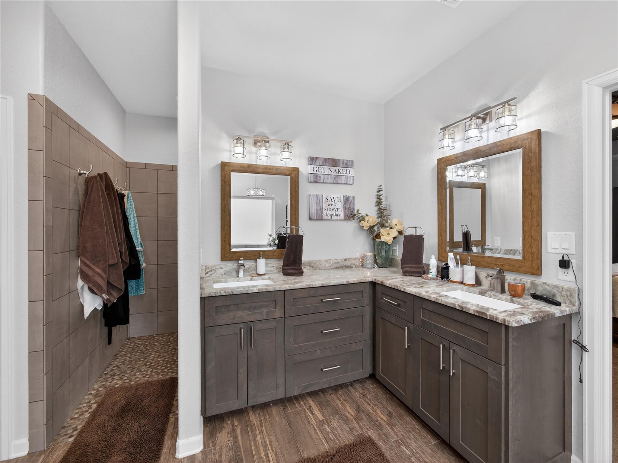 494 Flash Cir, Luling, TX 78648