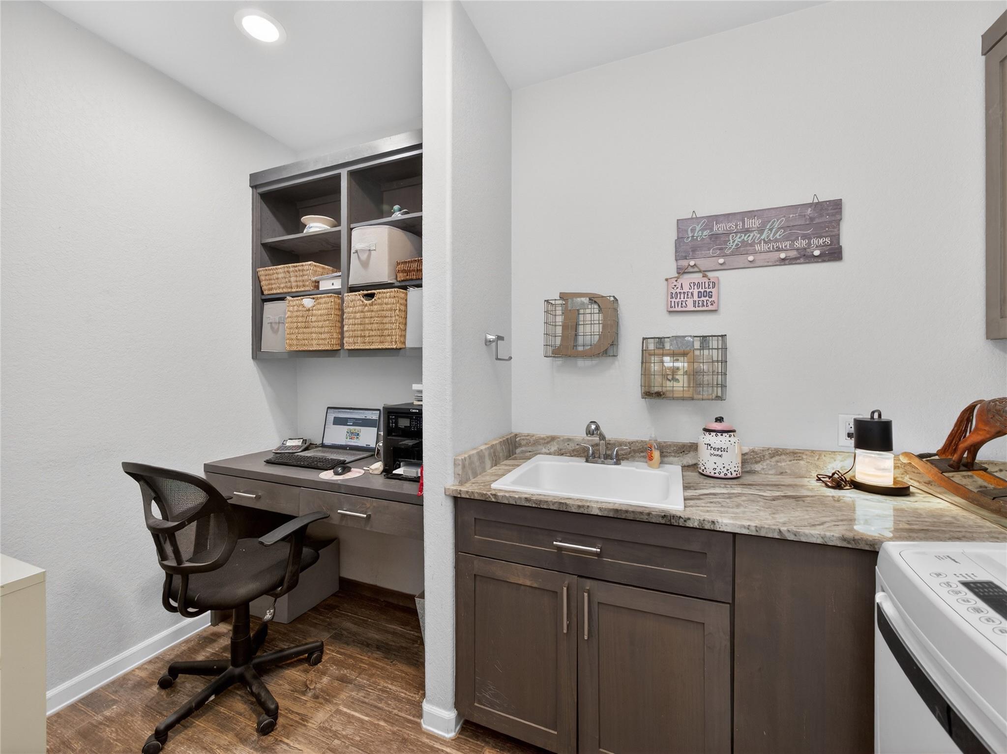 494 Flash Cir, Luling, TX 78648