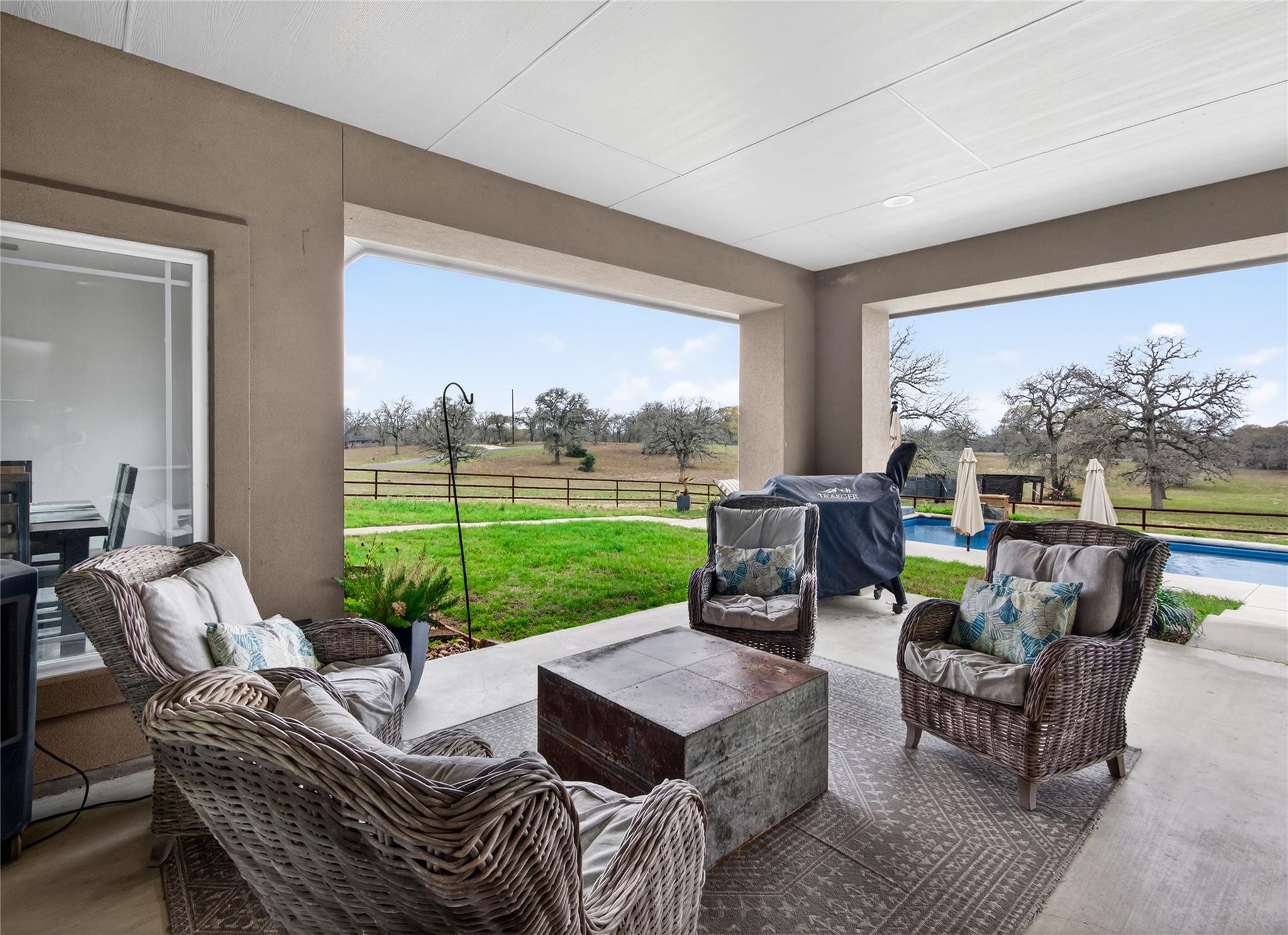 494 Flash Cir, Luling, TX 78648