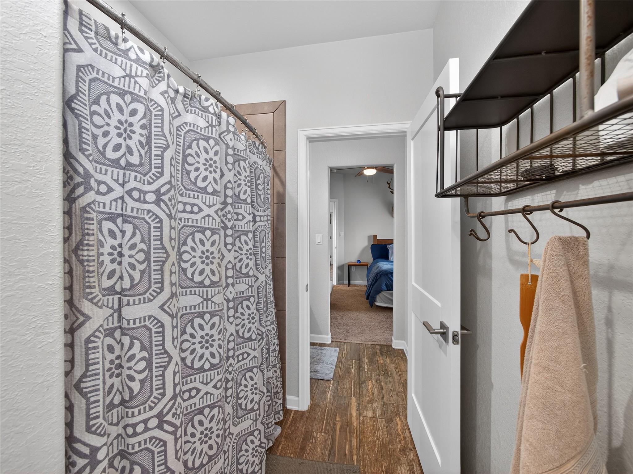 494 Flash Cir, Luling, TX 78648