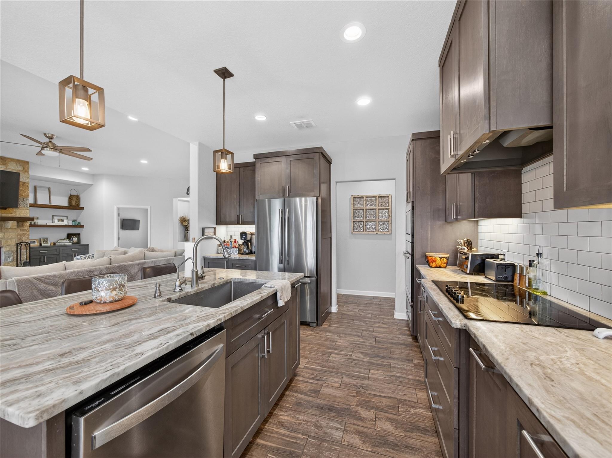 494 Flash Cir, Luling, TX 78648