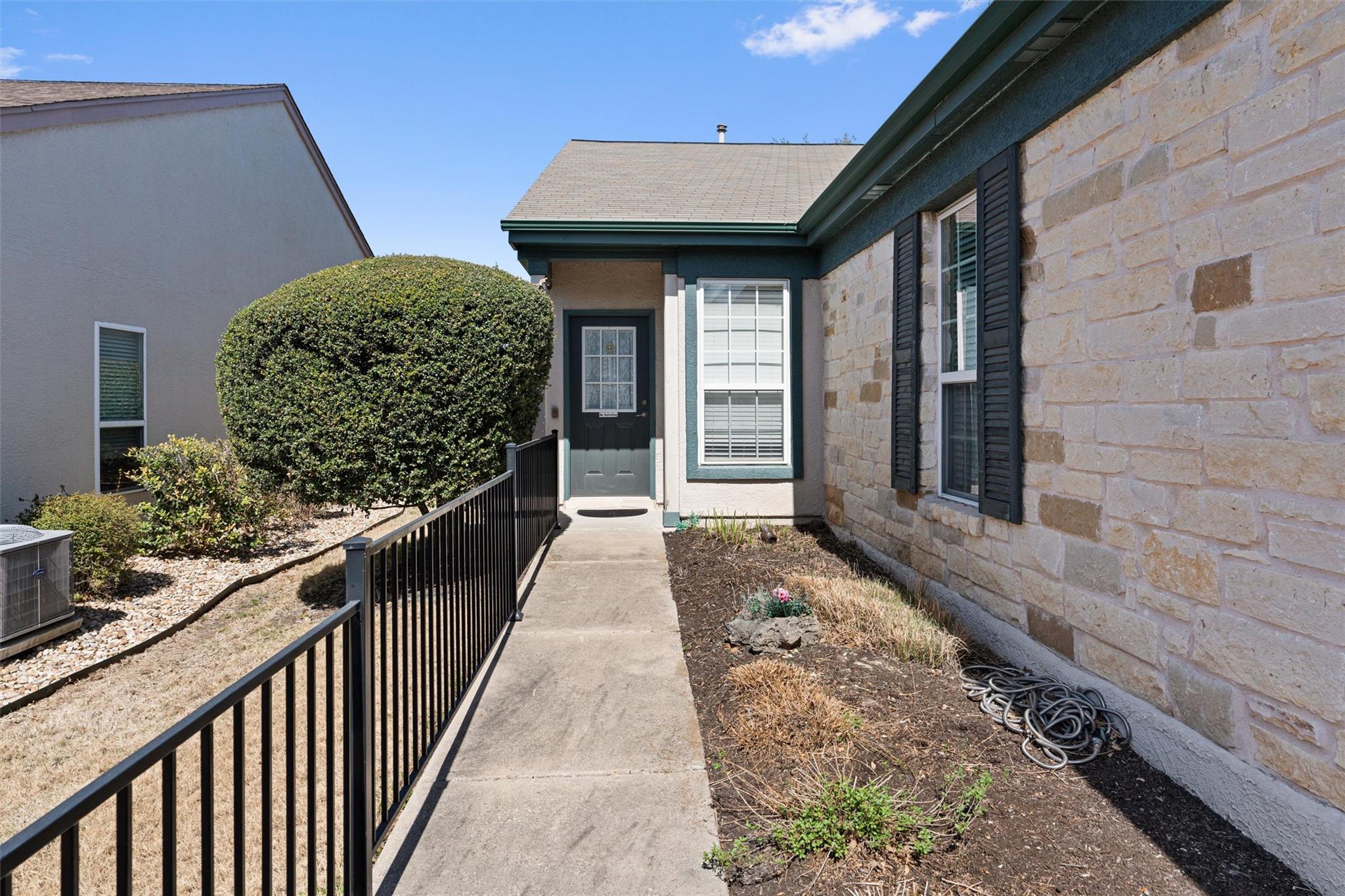 225 Winter Dr, Georgetown, TX 78633