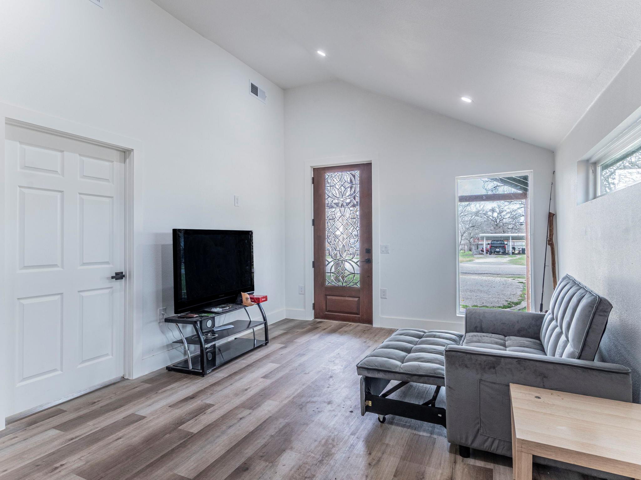 545 W Vaughan St, Bertram, TX 78605