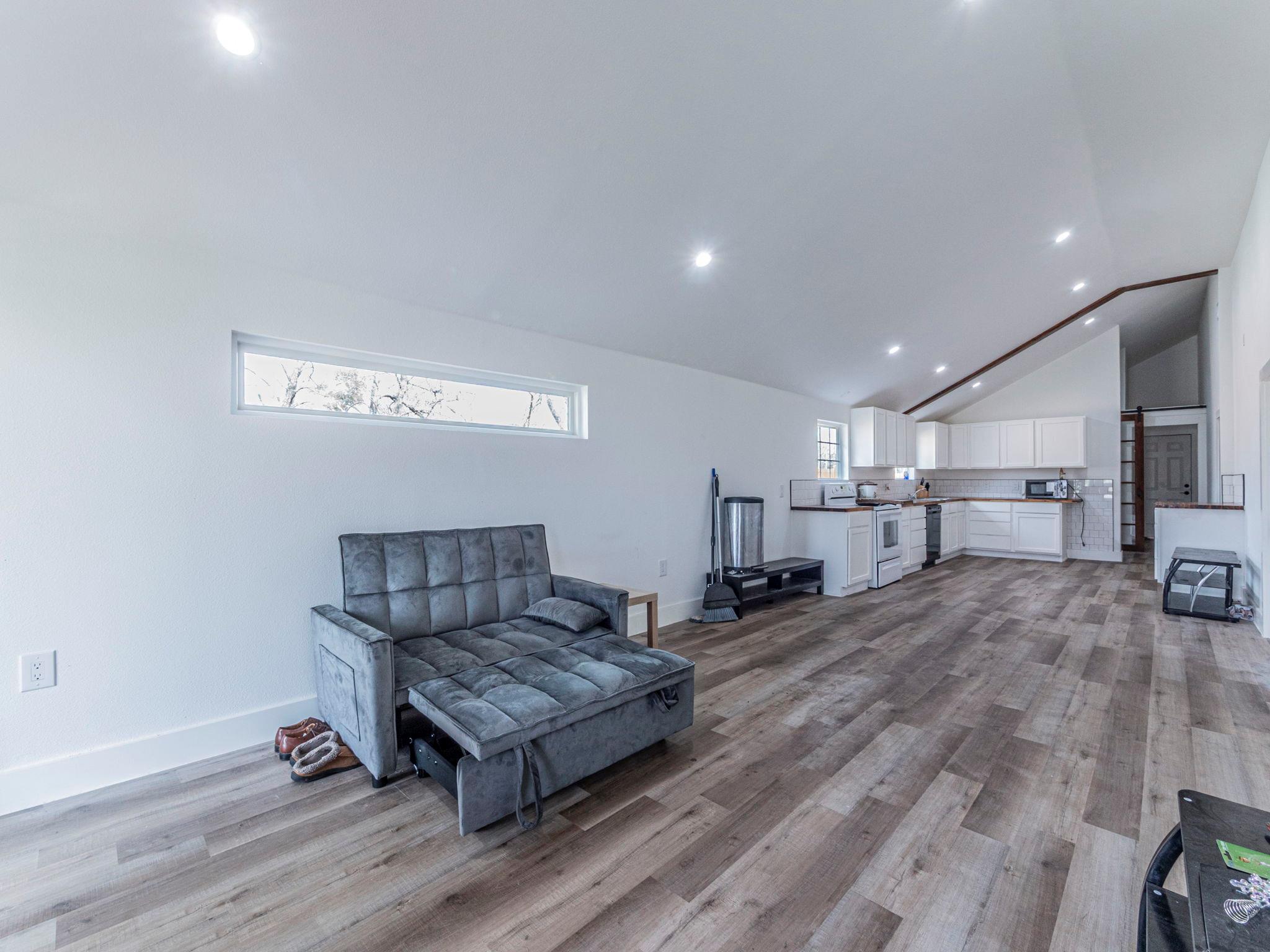 545 W Vaughan St, Bertram, TX 78605