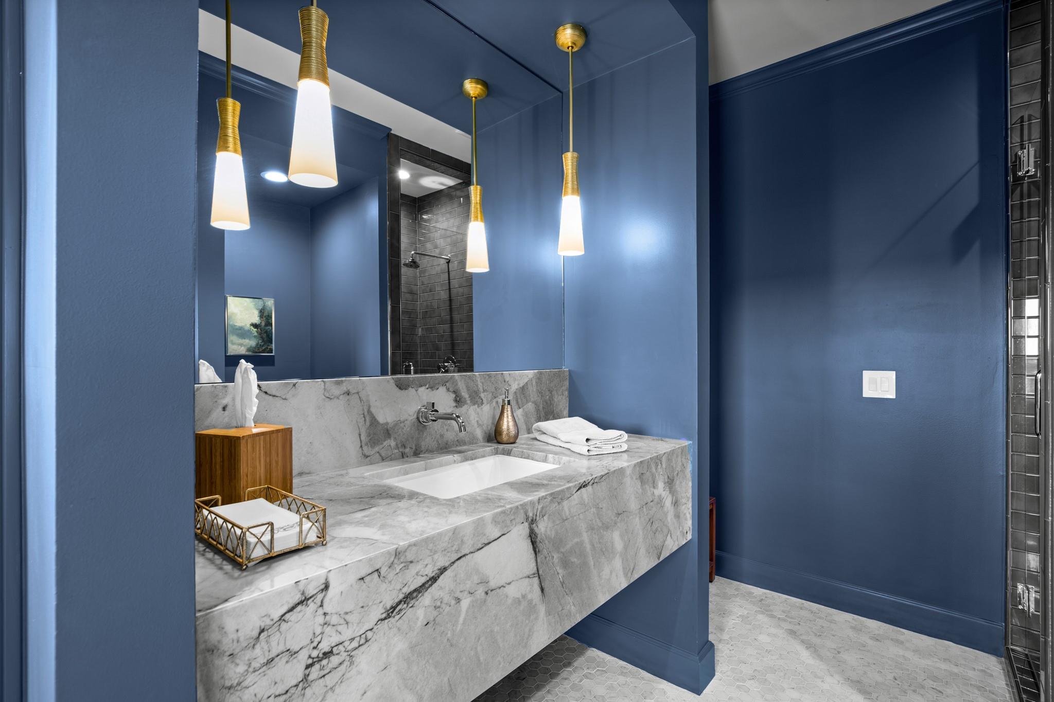 6 Links Ct, The Hills, TX 78738