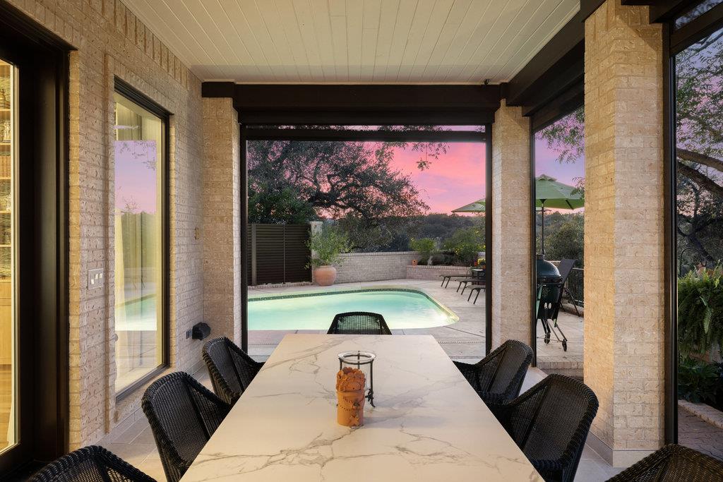 6 Links Ct, The Hills, TX 78738