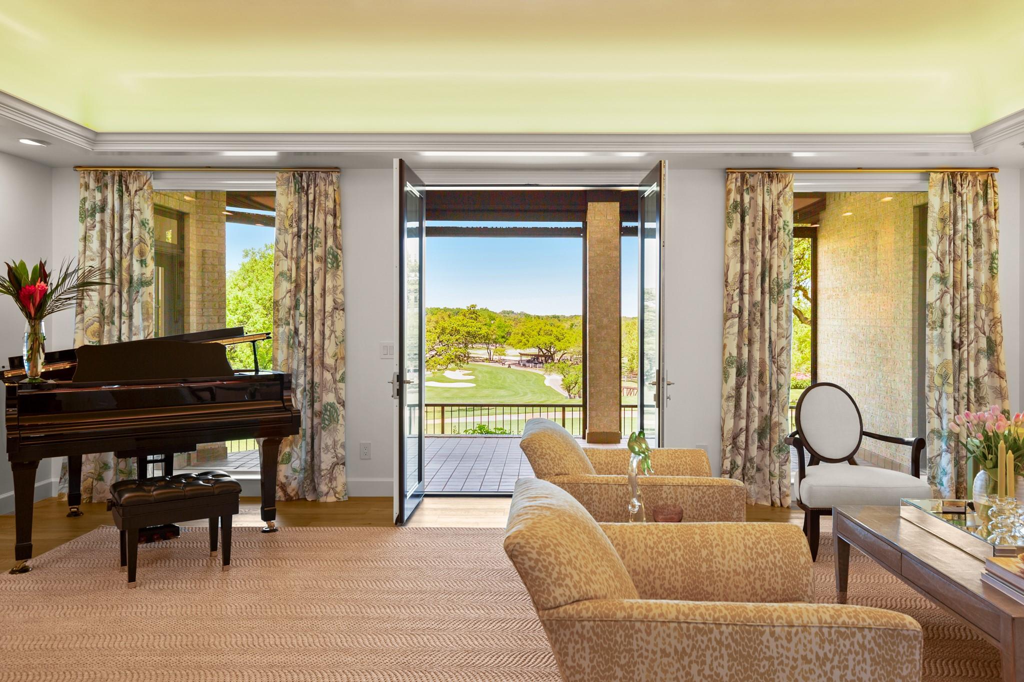 6 Links Ct, The Hills, TX 78738