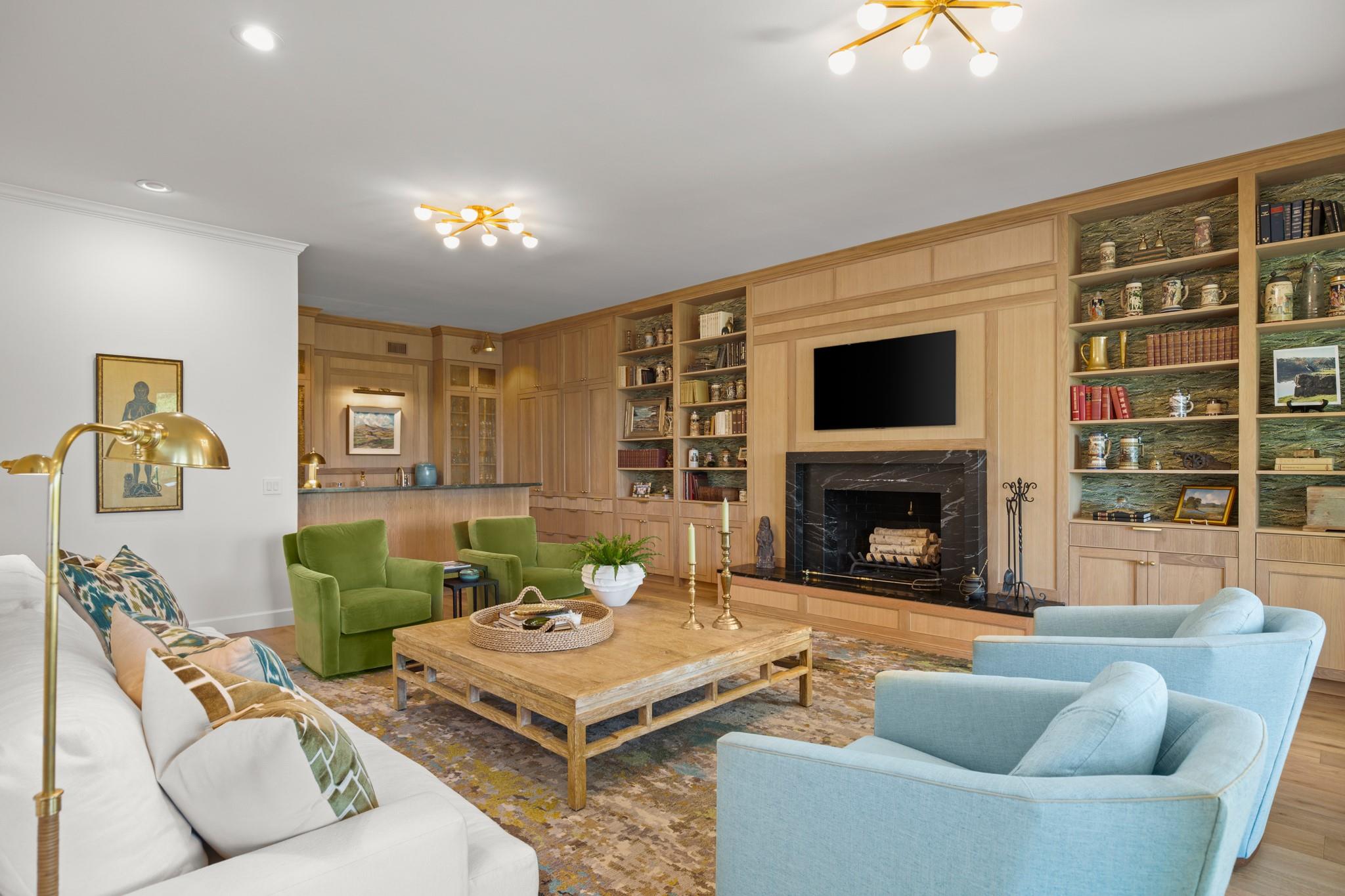 6 Links Ct, The Hills, TX 78738