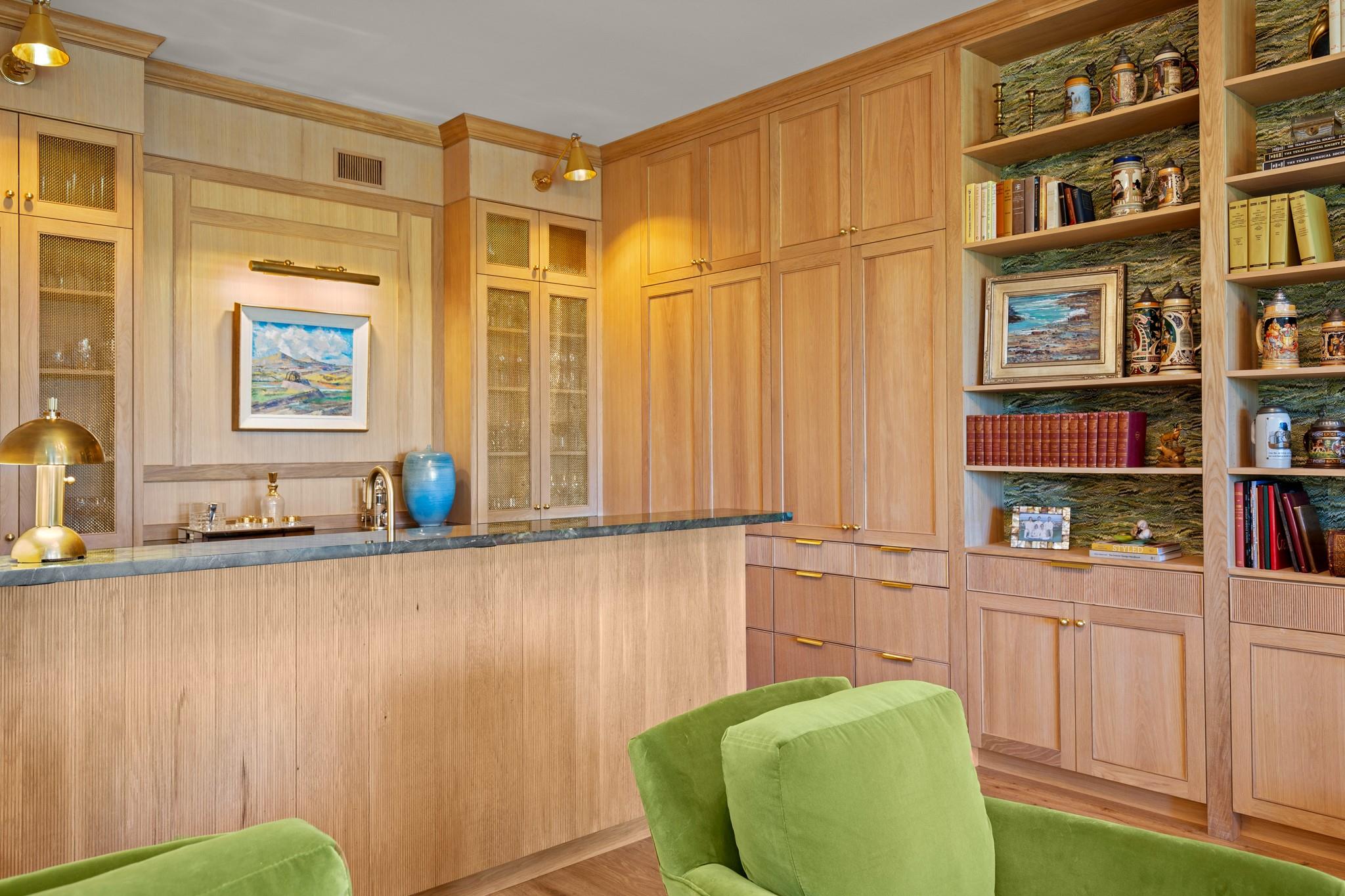 6 Links Ct, The Hills, TX 78738