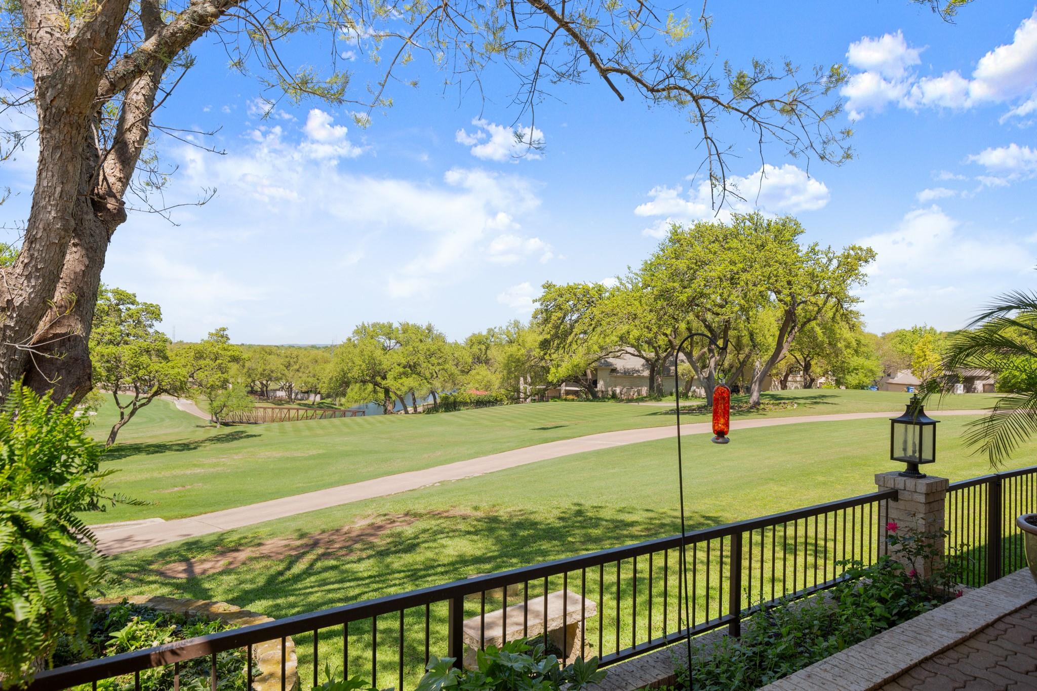 6 Links Ct, The Hills, TX 78738