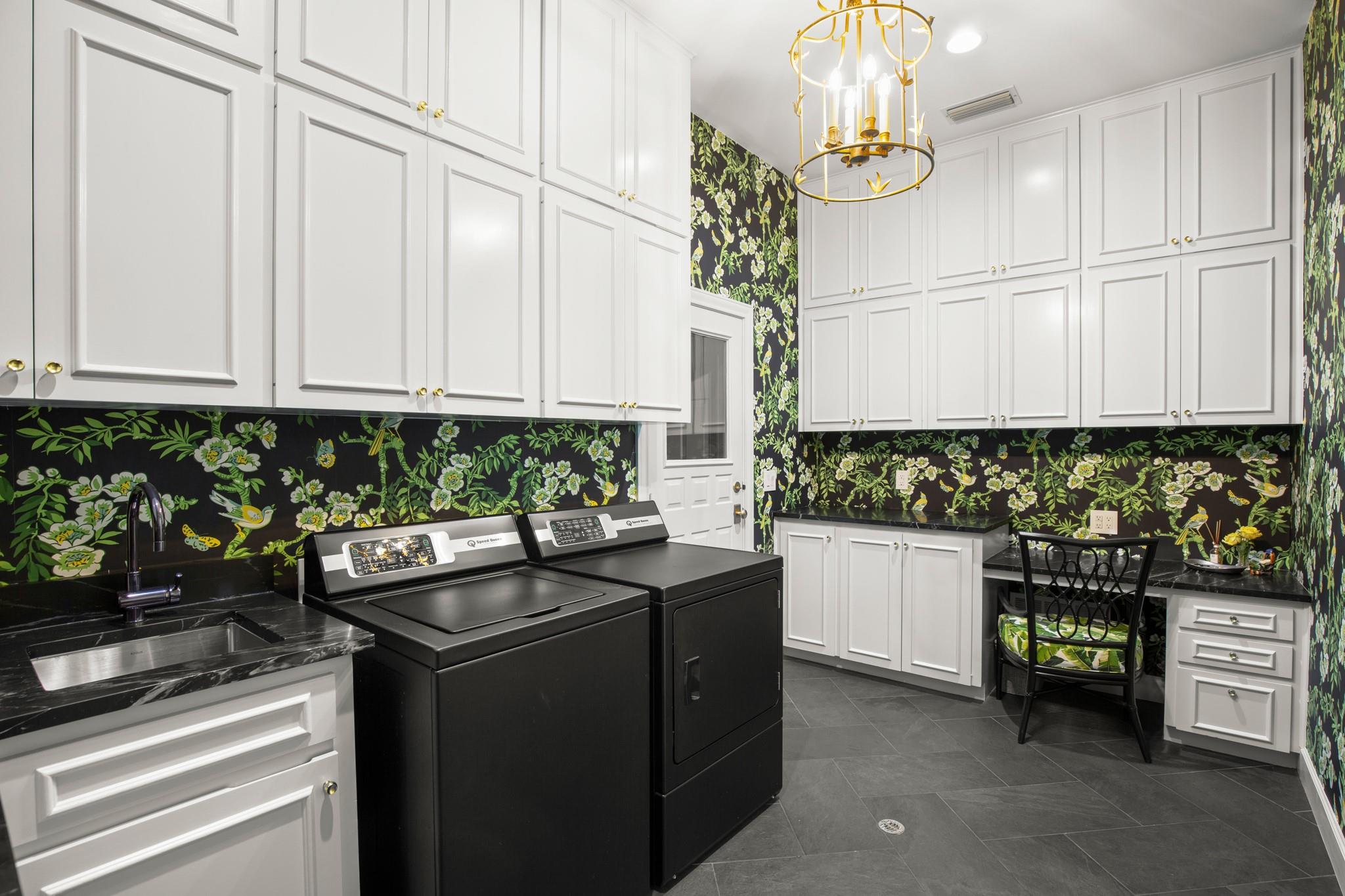 6 Links Ct, The Hills, TX 78738