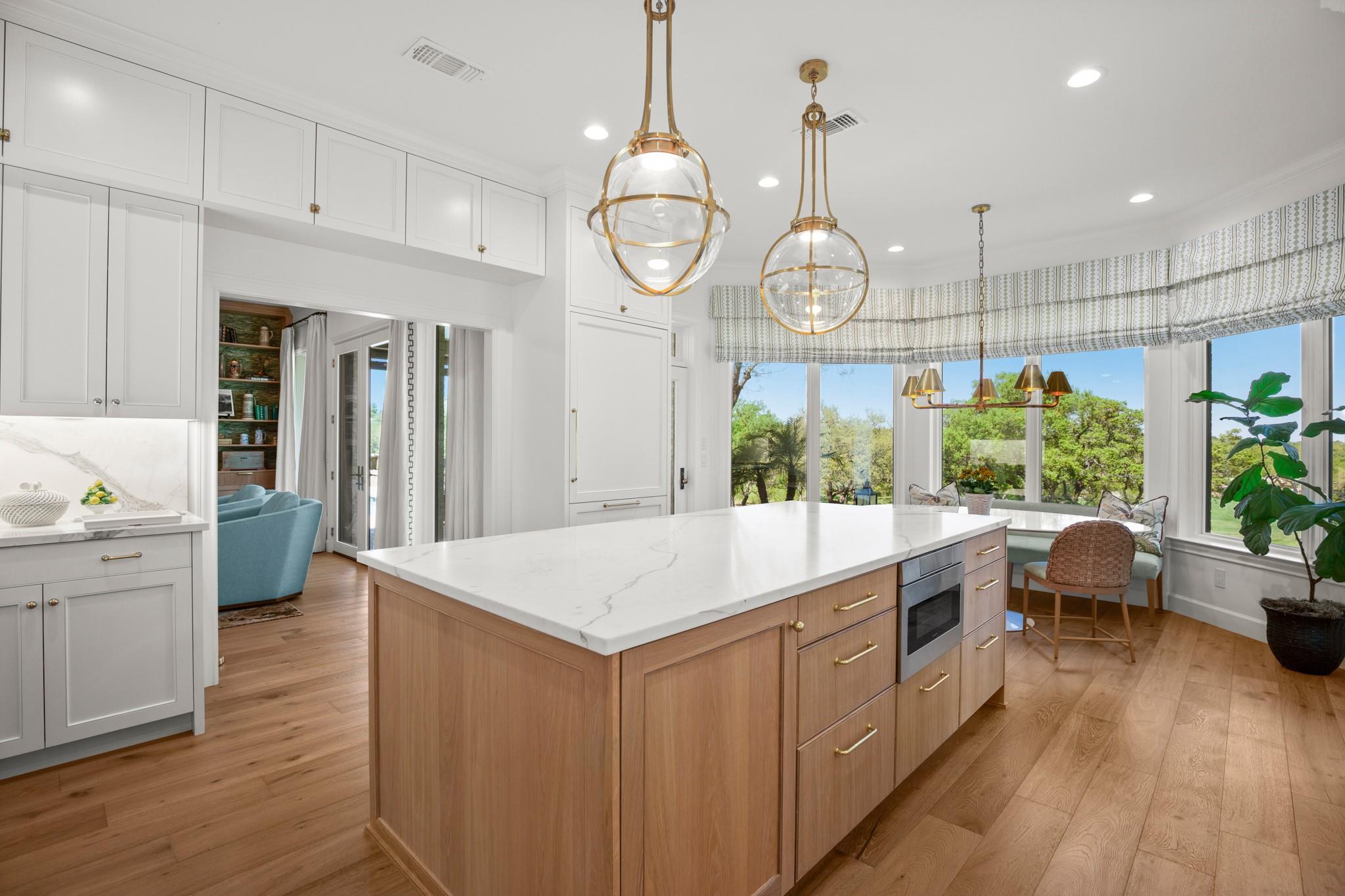 6 Links Ct, The Hills, TX 78738