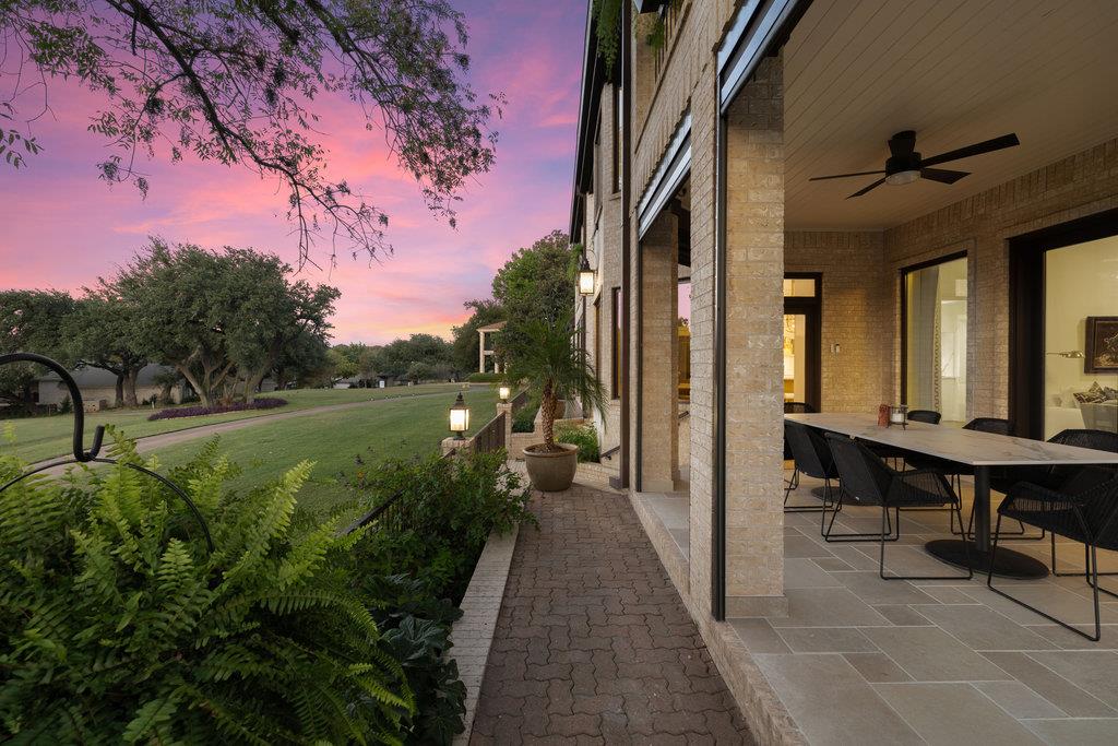 6 Links Ct, The Hills, TX 78738