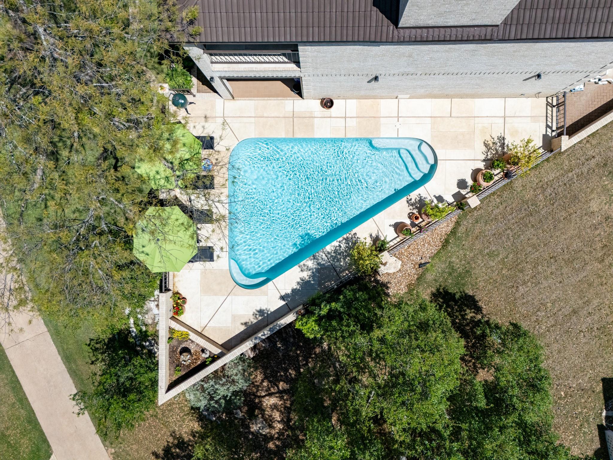 6 Links Ct, The Hills, TX 78738