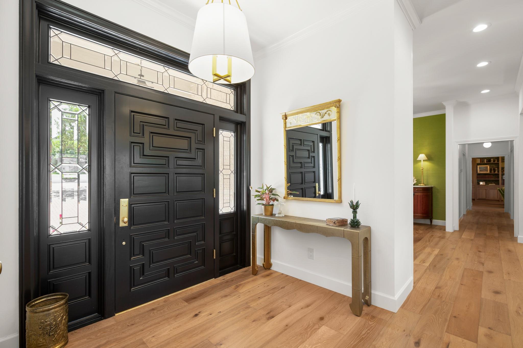 6 Links Ct, The Hills, TX 78738