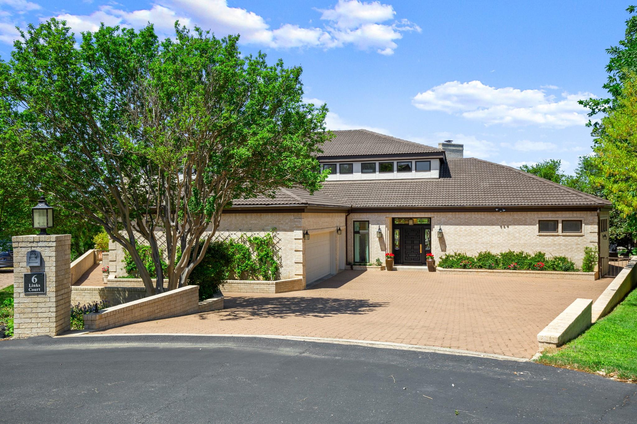 6 Links Ct, The Hills, TX 78738
