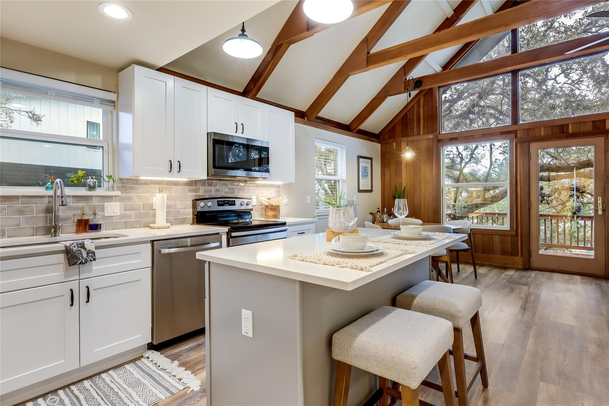 18418 Lakeland Dr, Lago Vista, TX 78645