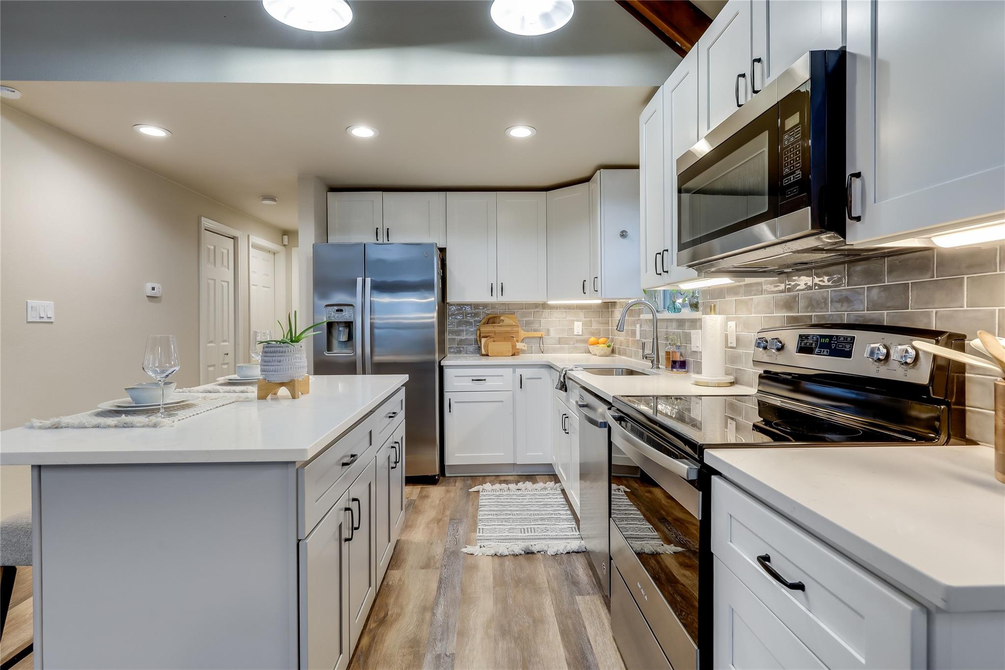 18418 Lakeland Dr, Lago Vista, TX 78645