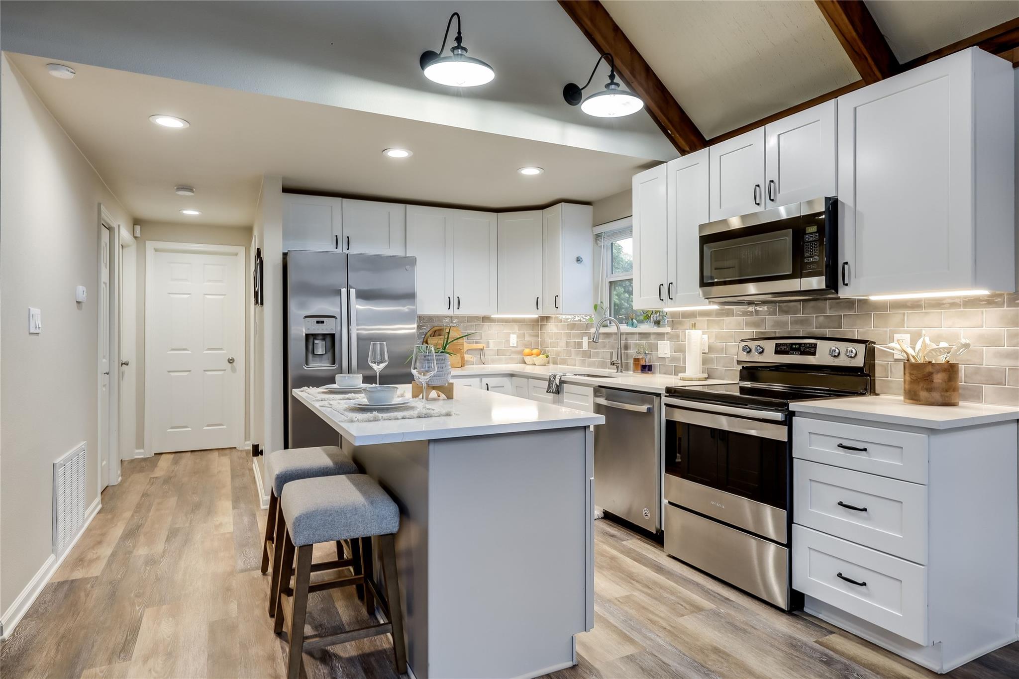 18418 Lakeland Dr, Lago Vista, TX 78645