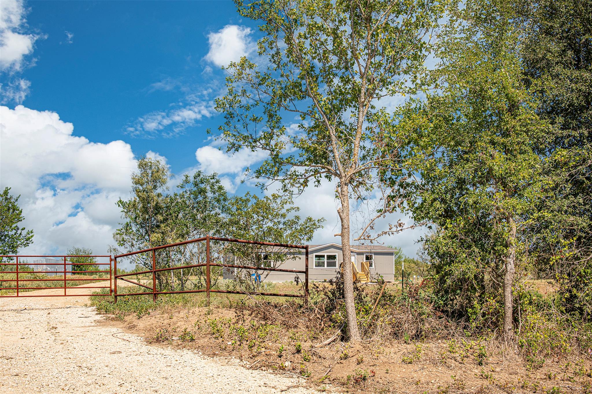 135 Spanish Oak Rd, Dale, TX 78616