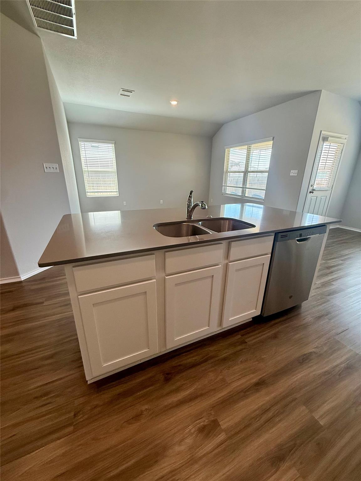 660 Xanadu Dr, Jarrell, TX 76537