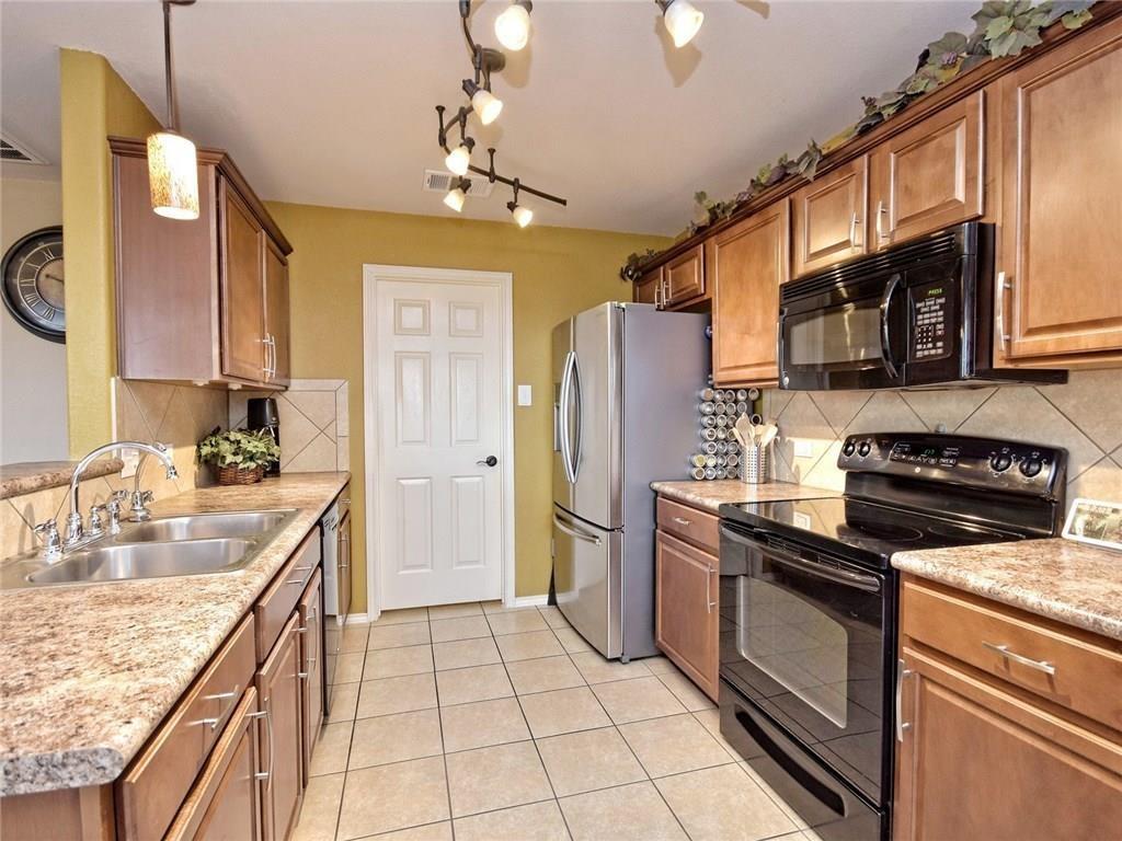 1206 Hensley Dr, Leander, TX 78641