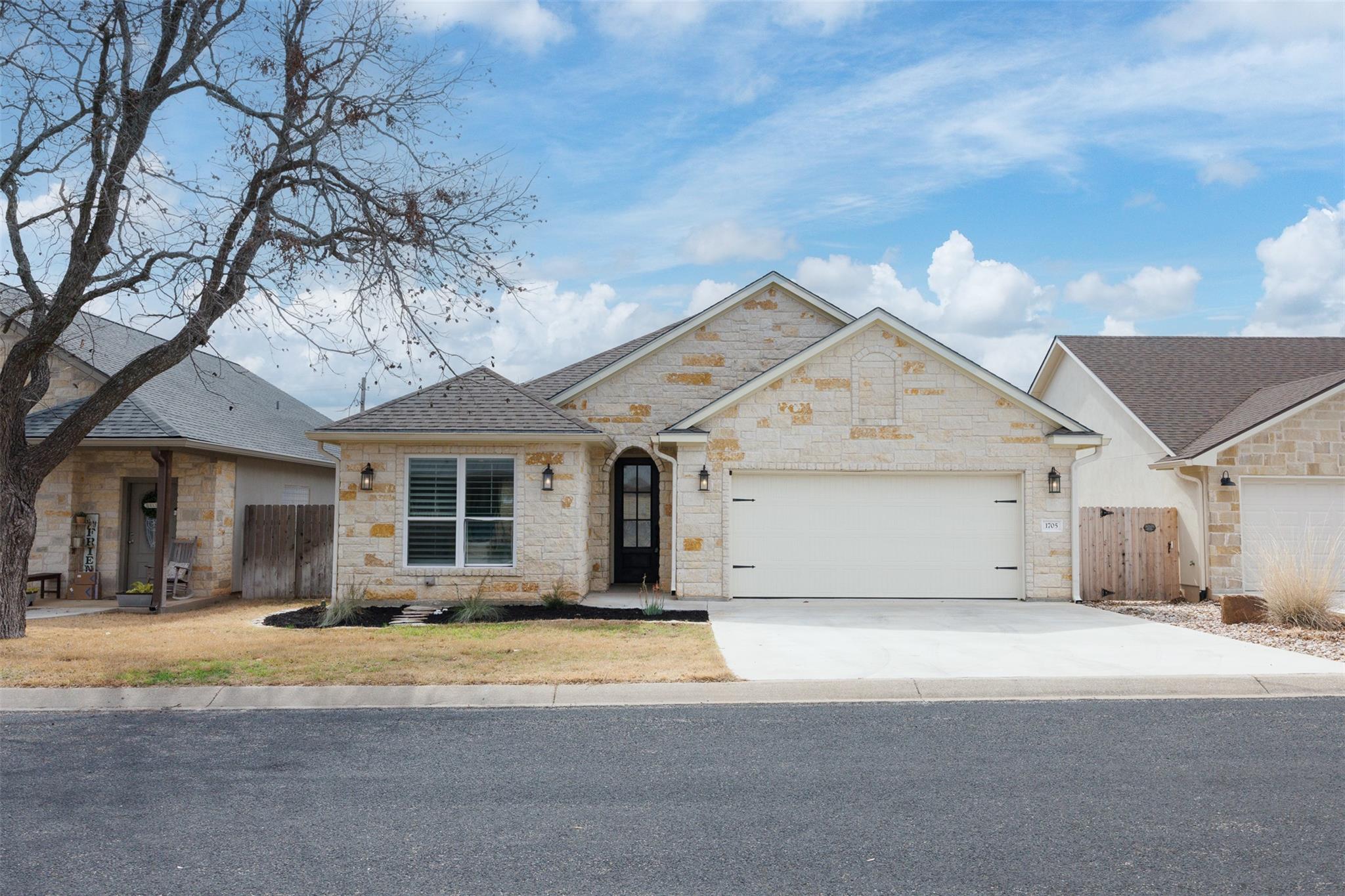 1705 Cherrywood Dr, Fredericksburg, TX 78624