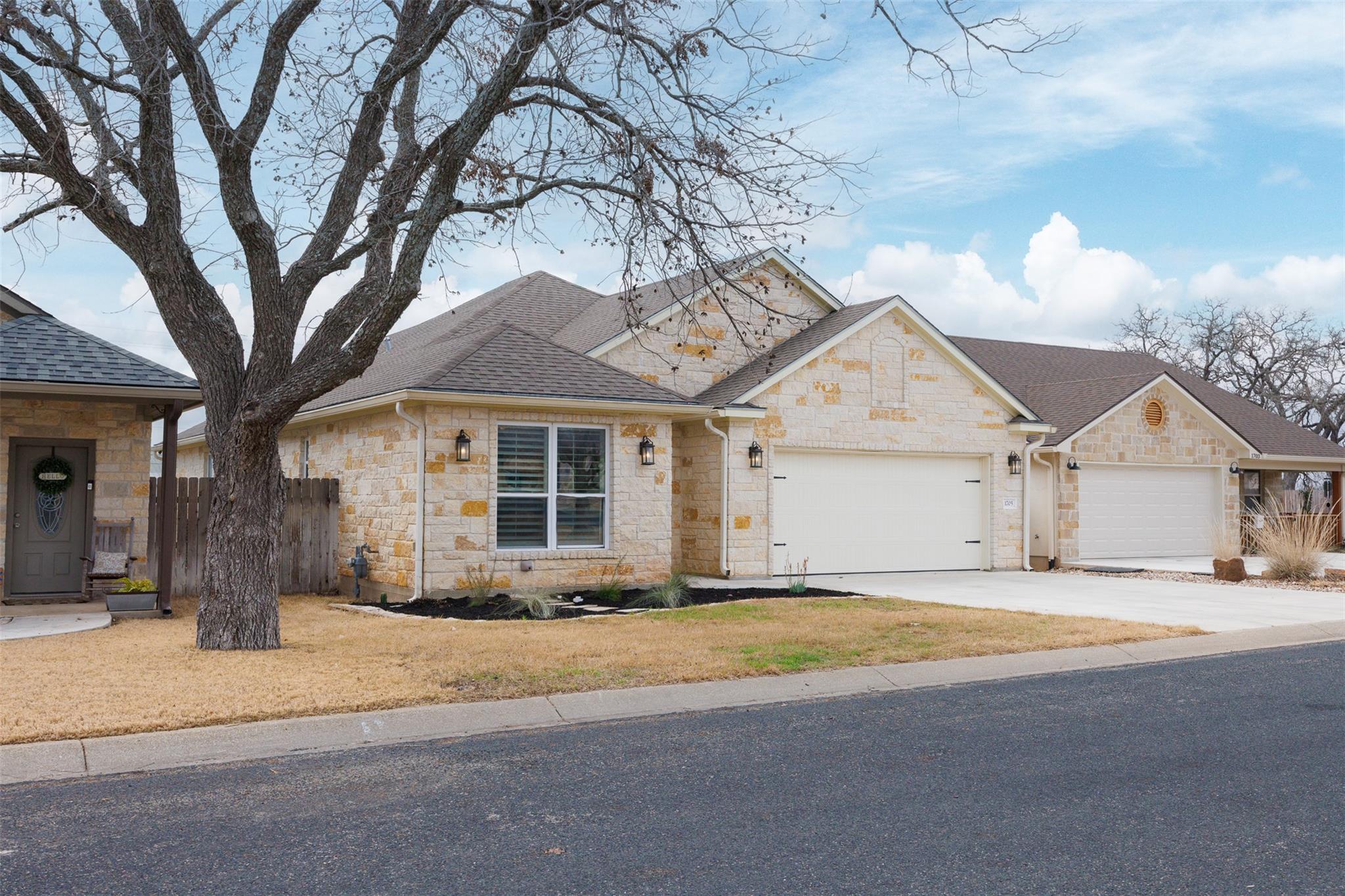 1705 Cherrywood Dr, Fredericksburg, TX 78624